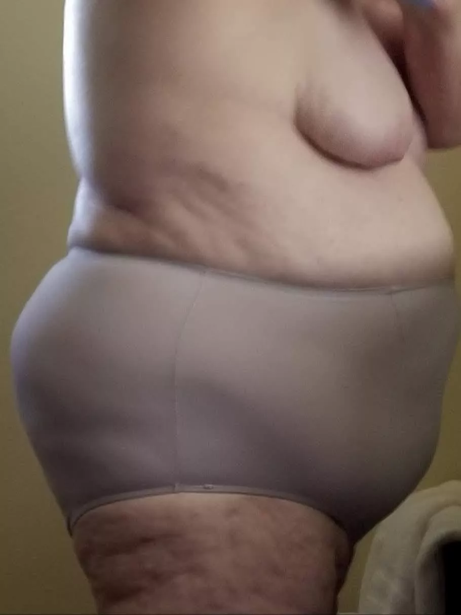 Grandmother of 3 asked me to post this pic of her, I love her huge thick soft sexy kissable body