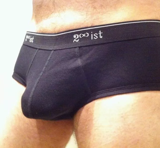 Great fit on classic 2Xist briefs...