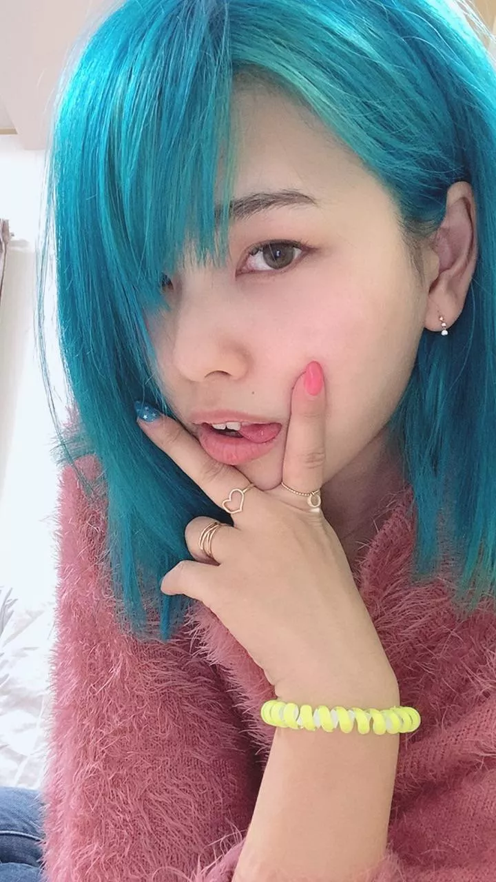 Green hair girl2 IG: maika.kob