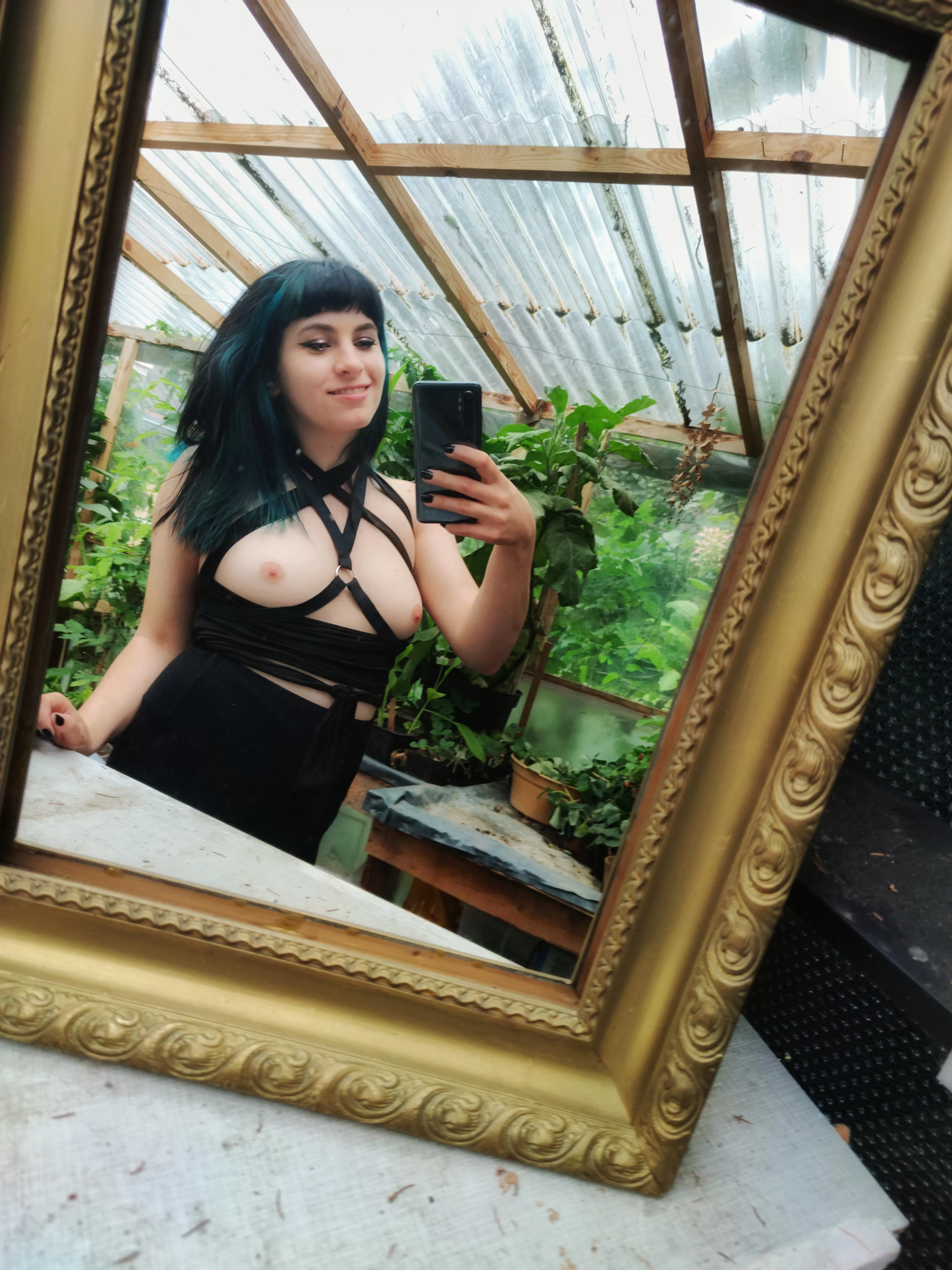 greenhouse nudes 💚