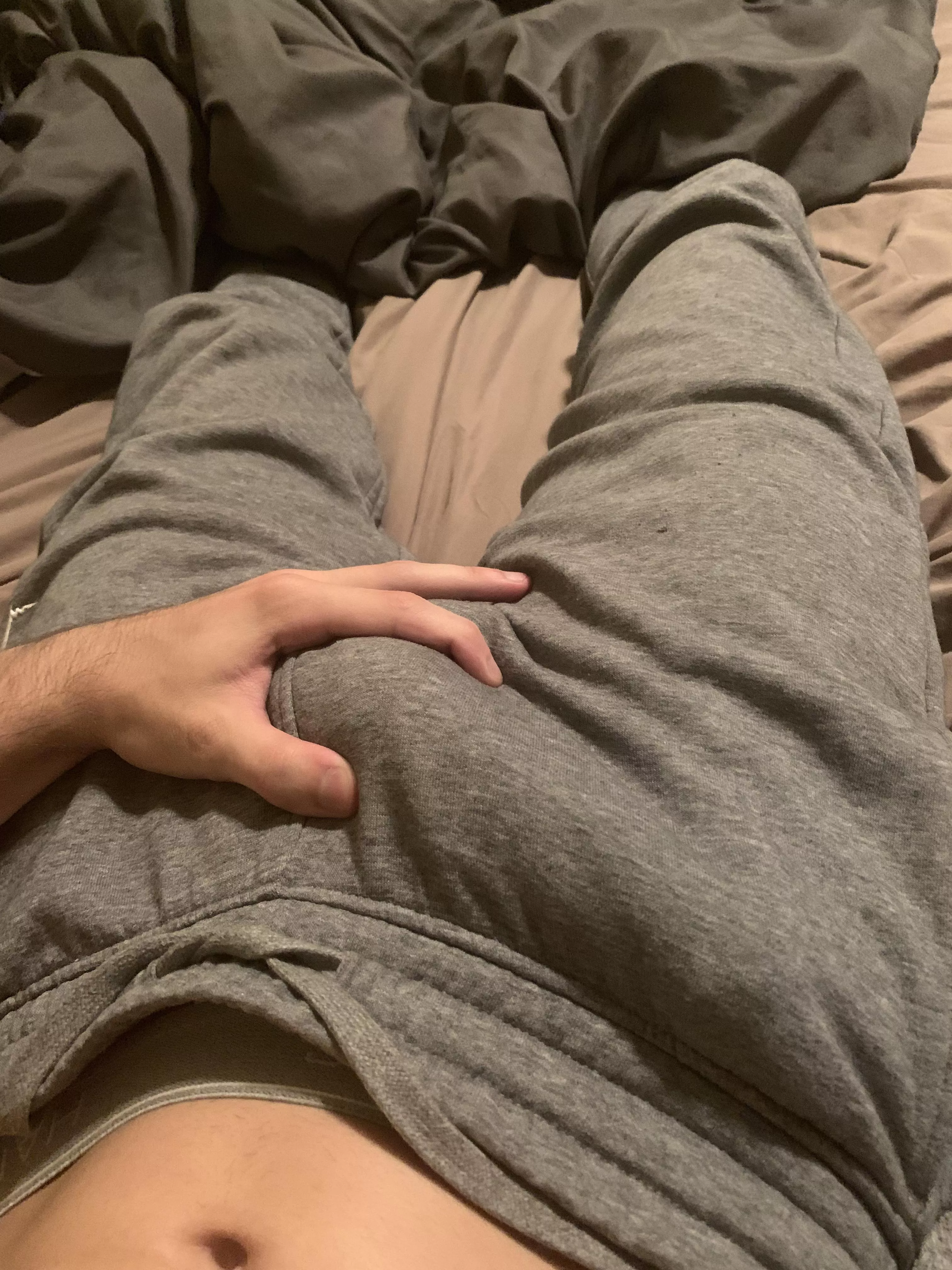 Grey sweats are a blessing and a curse 😅