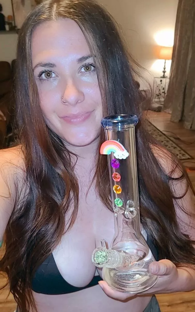 Had kind of a shitty day, then my friend brought me this new piece that reminded her of me 💜💛💚