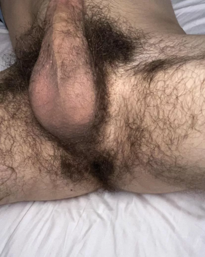 Hairy bottom boy here