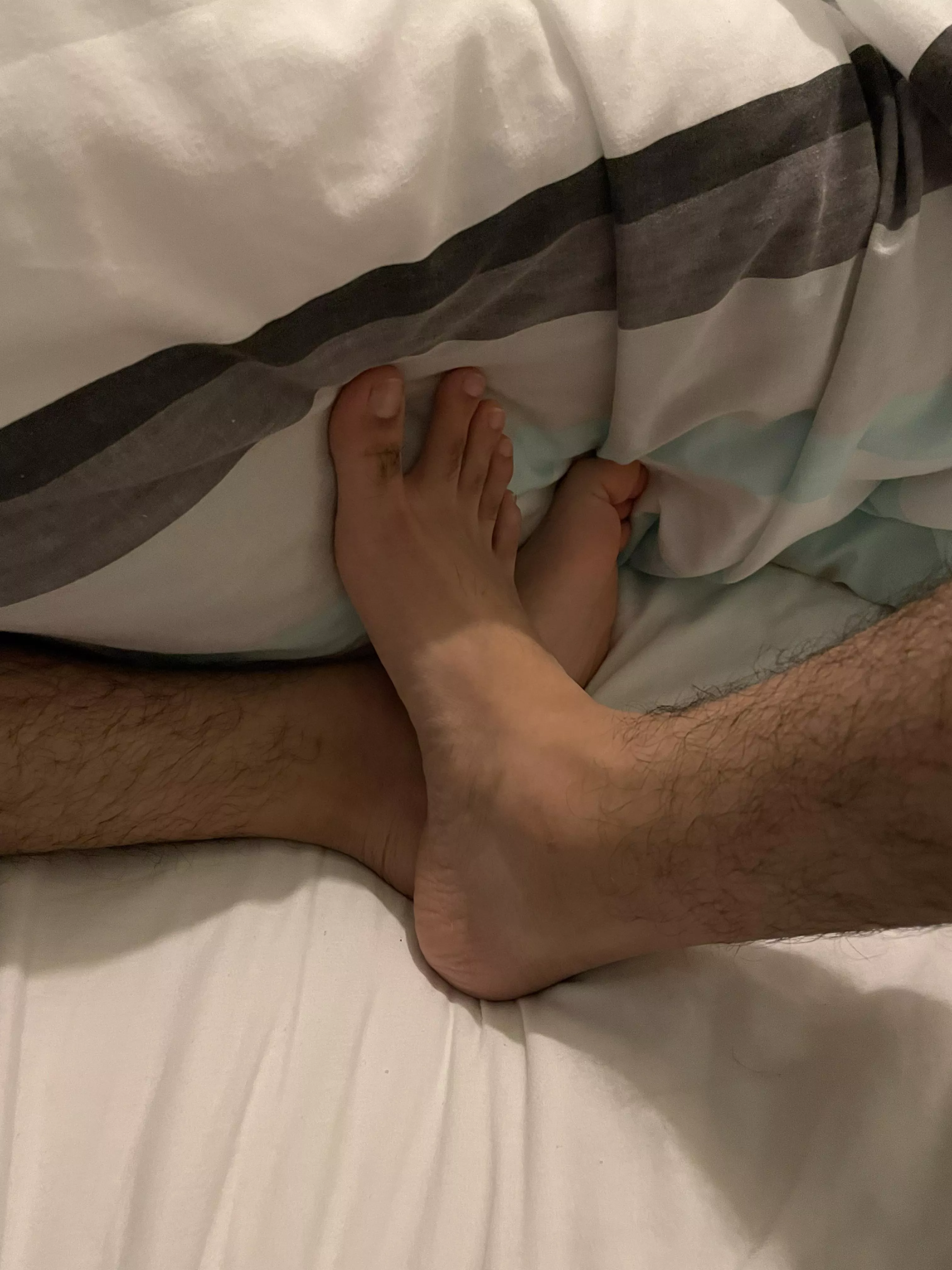 Hairy legs, smooth soft feet. (25) Asian Dom. Need your sucker on my toes now.