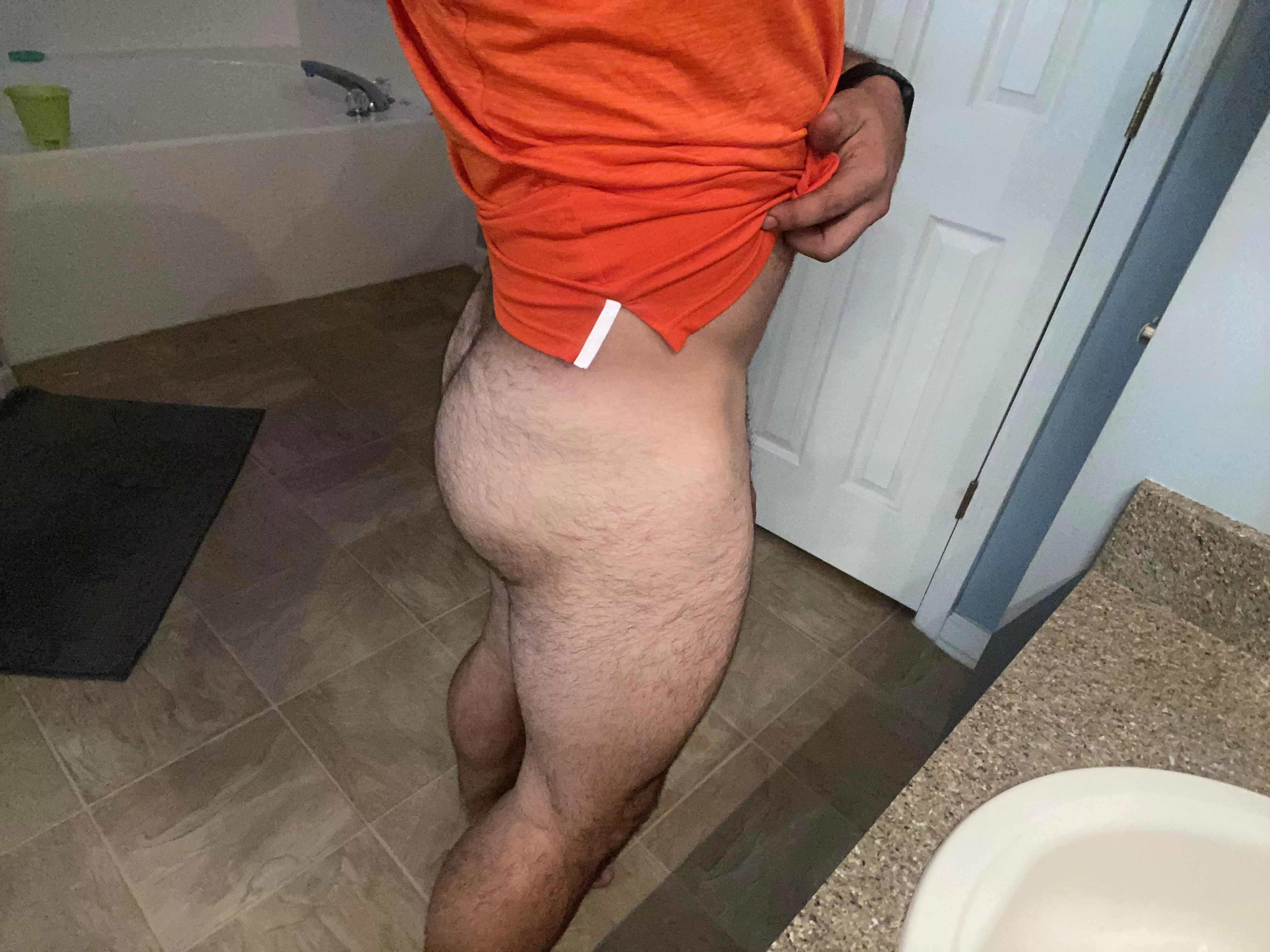 Hairy plump ass for ya 🍑😝