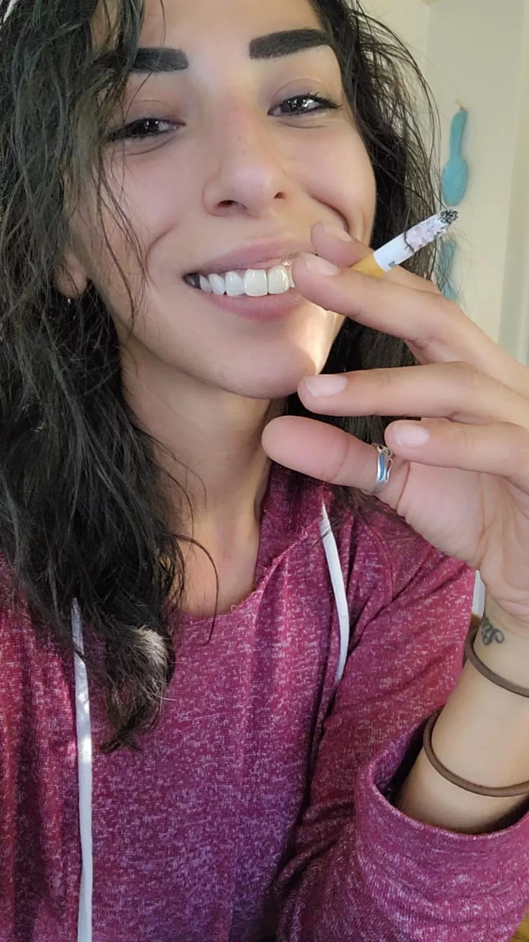 Happier with a cigarette between my fingers🥰😌