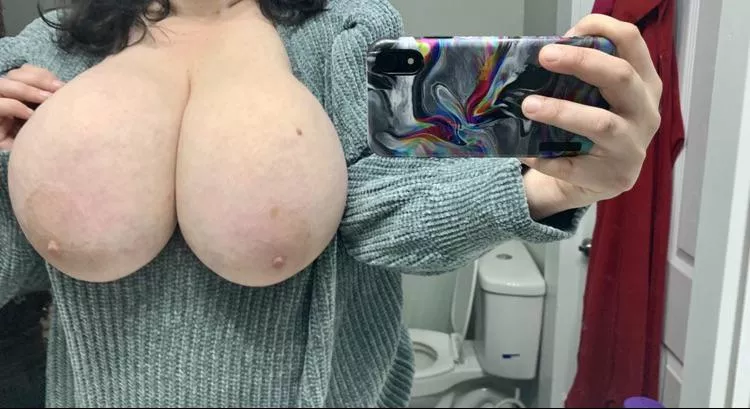 Happy Friday! Letâ€™s celebrate with some titties ðŸŽ‰