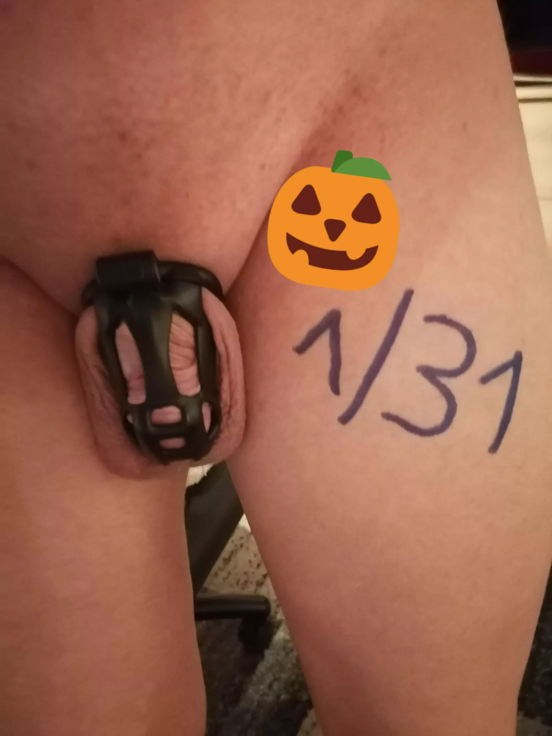 Happy Locktober everyone! ðŸ˜ðŸŽƒðŸ” This year I'm going into it already being locked up since 60 days ðŸ˜…