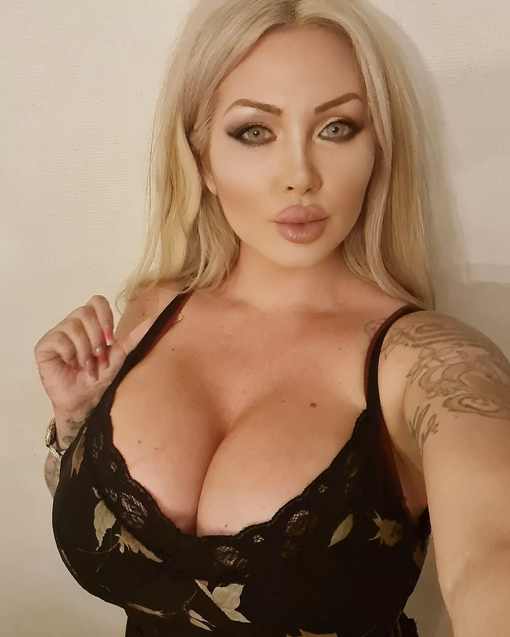 Happy titty Tuesday daddy (self post ) my first post here I've just joined ðŸ’‹â¤