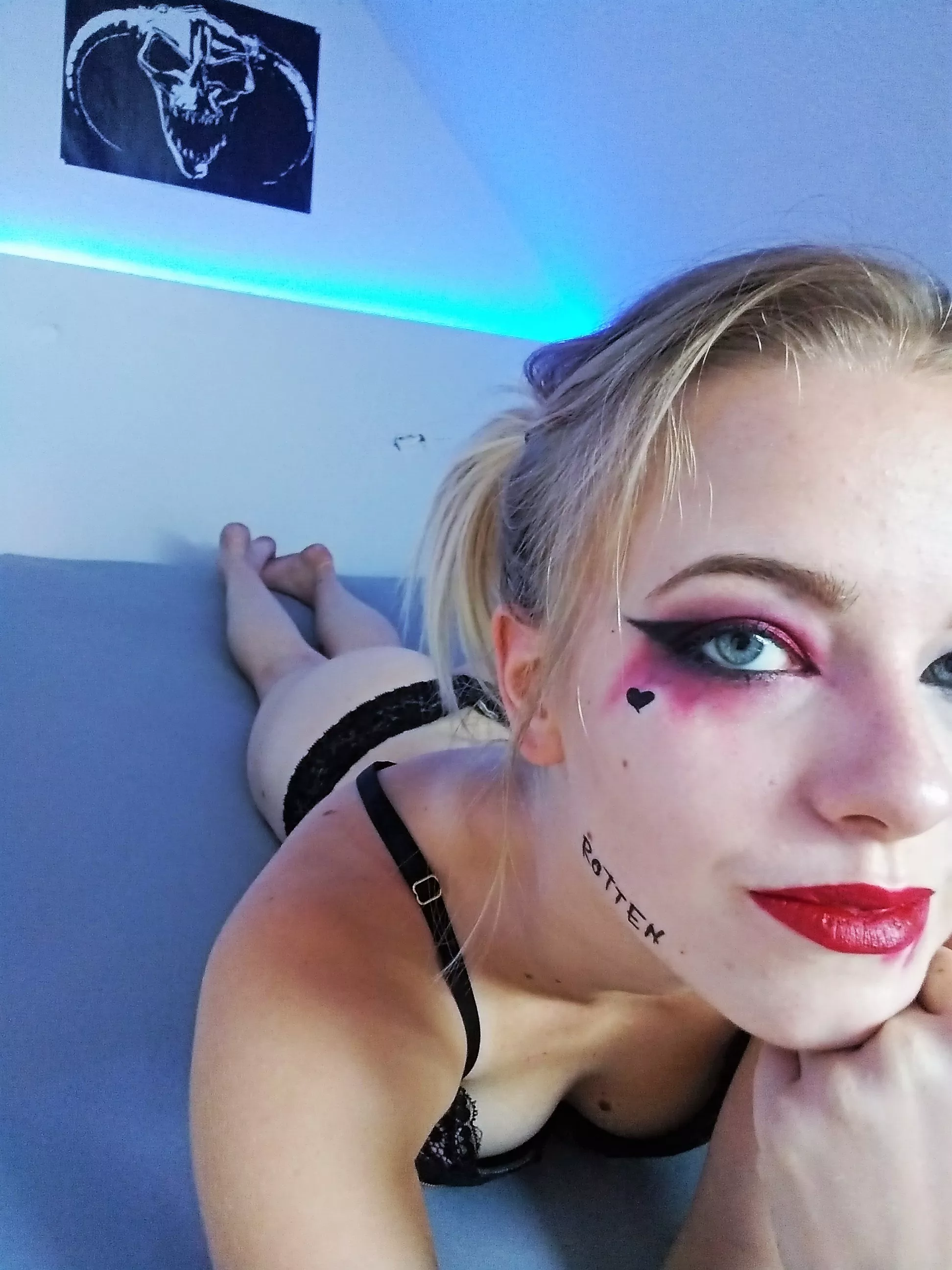 Harley Quinn Cosplay, alt, kinky sub bitch who loves deep throating and getting fucked hard. Just started a month ago, now I‘m in the top 29% of creators. OF 5$ till the rest of the month. Link in the comments.