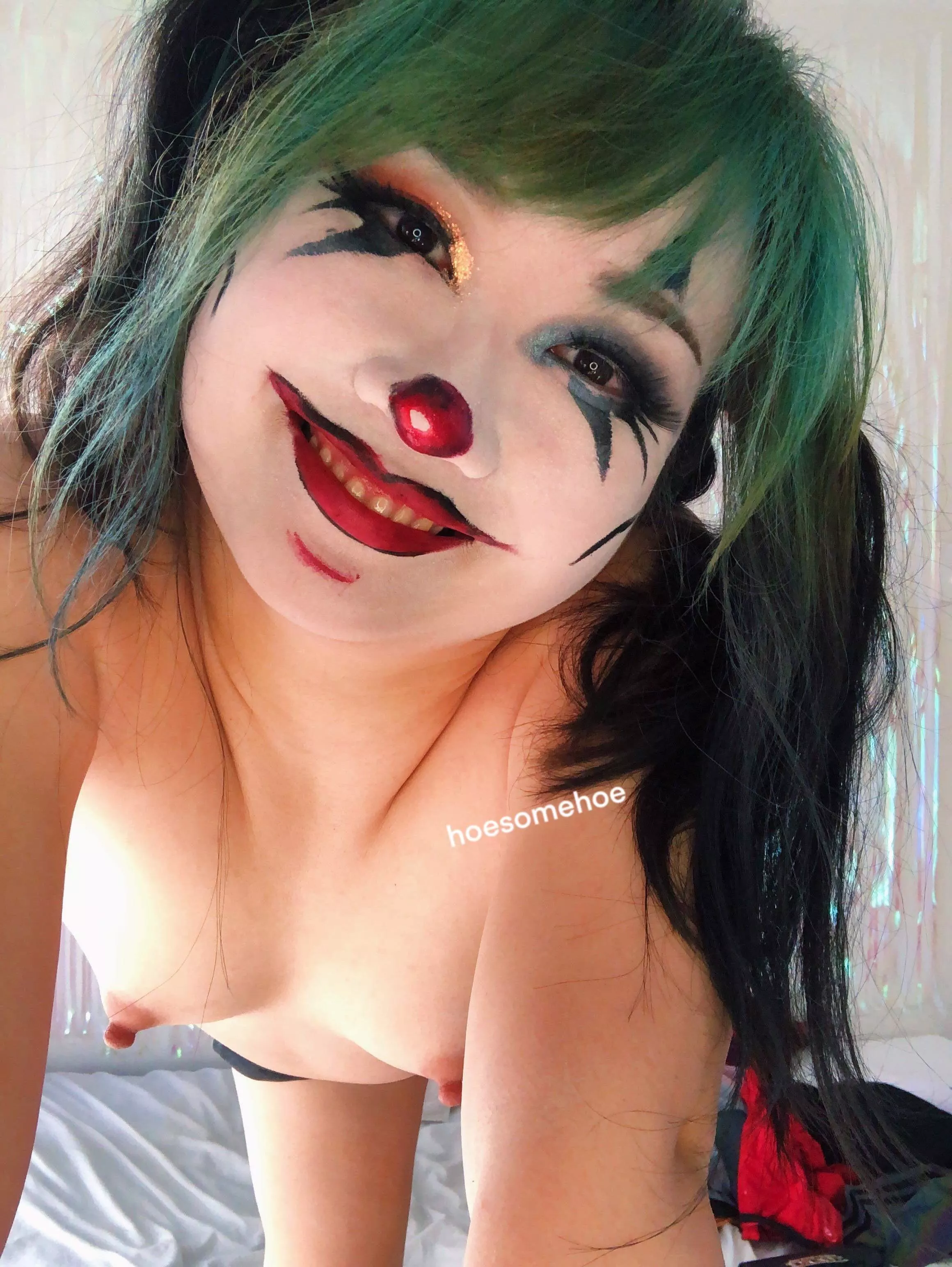 Have you ever seen a clown nude selfie? Now you have x