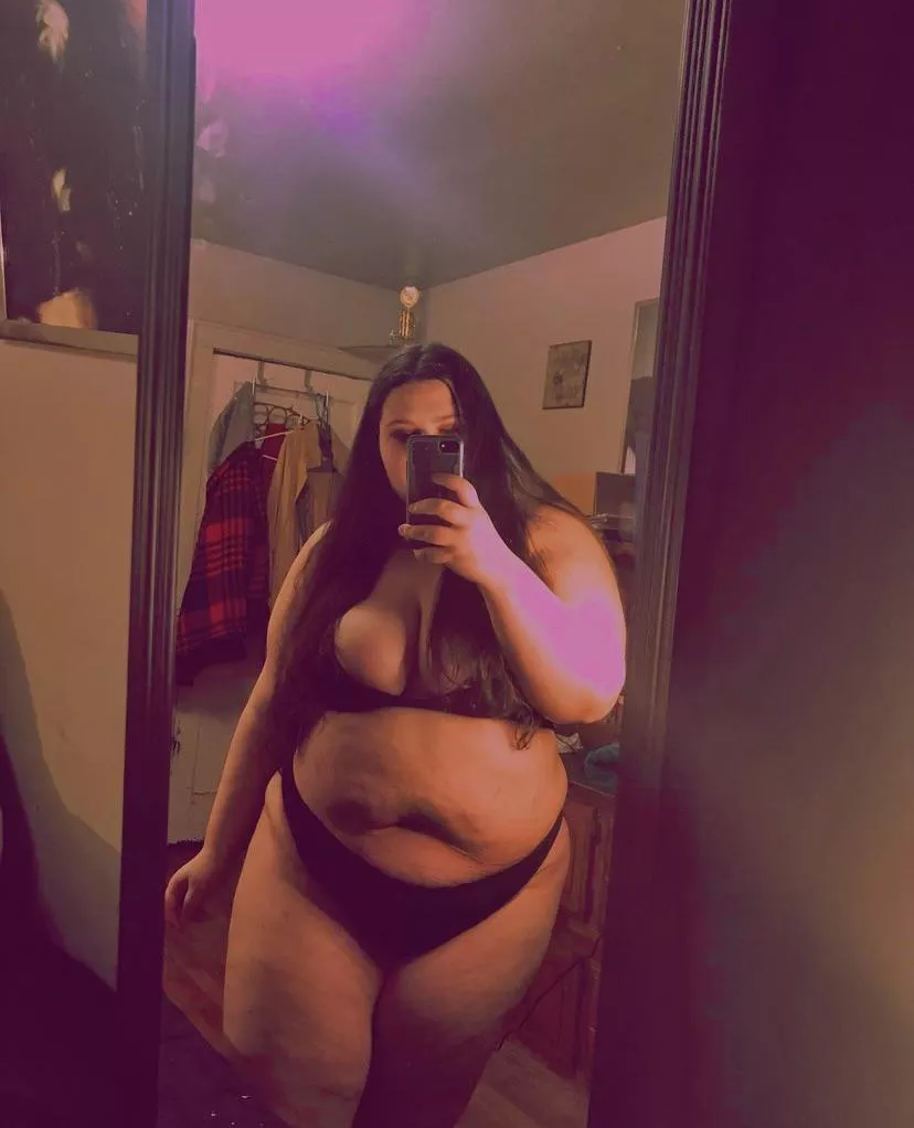 haven’t seen any plus-size babes posting here 🥰