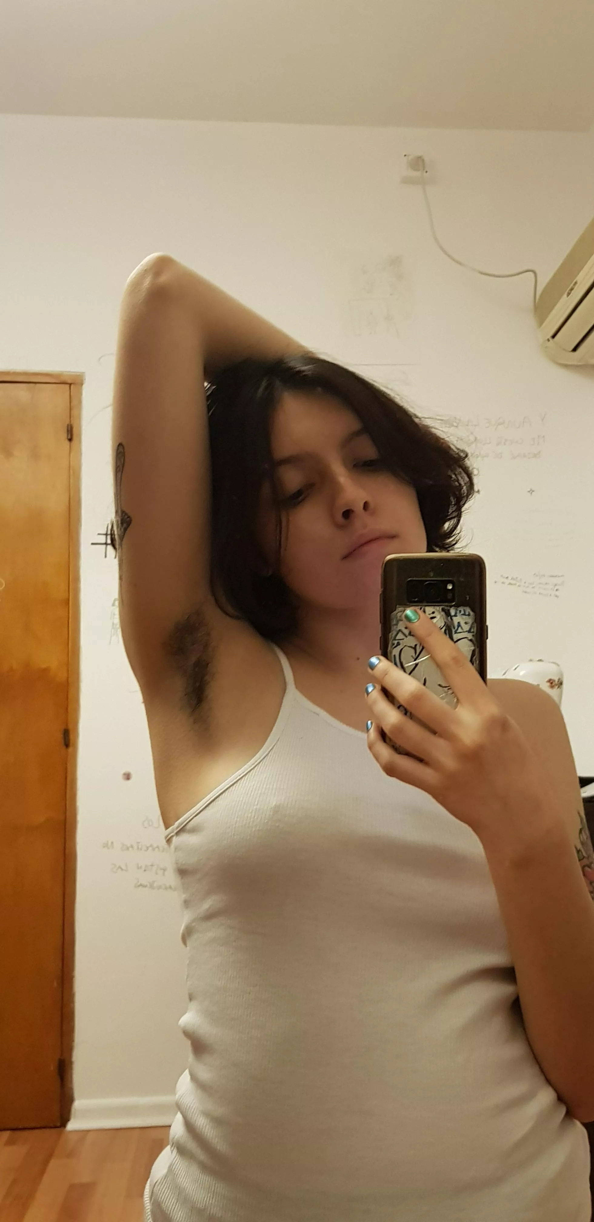 haven't shaved my armpits in months and loving it ðŸ–¤