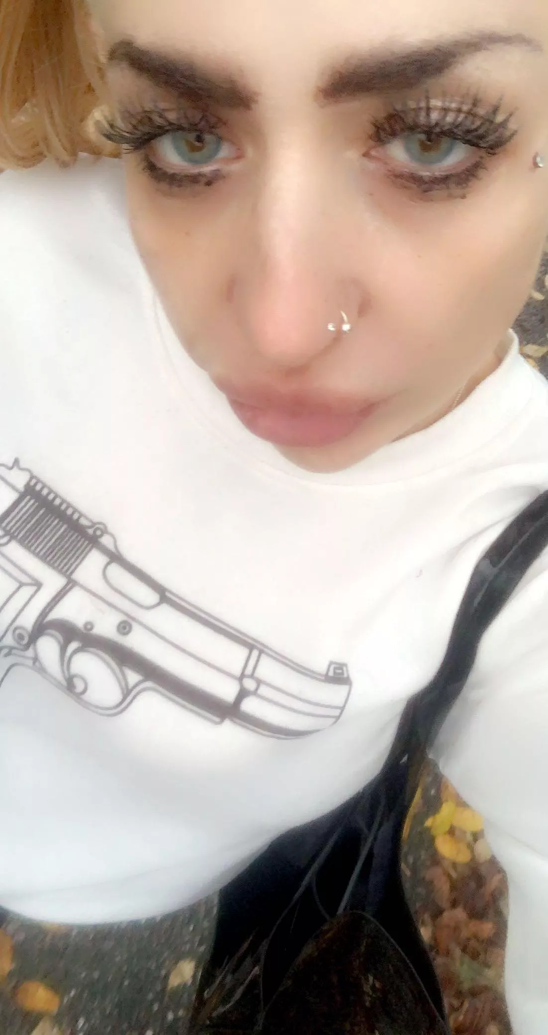 Hay! I love guns and target shooting! I’m from Sweden! Talk to me.. link to my new Of in comments below 😘❤️