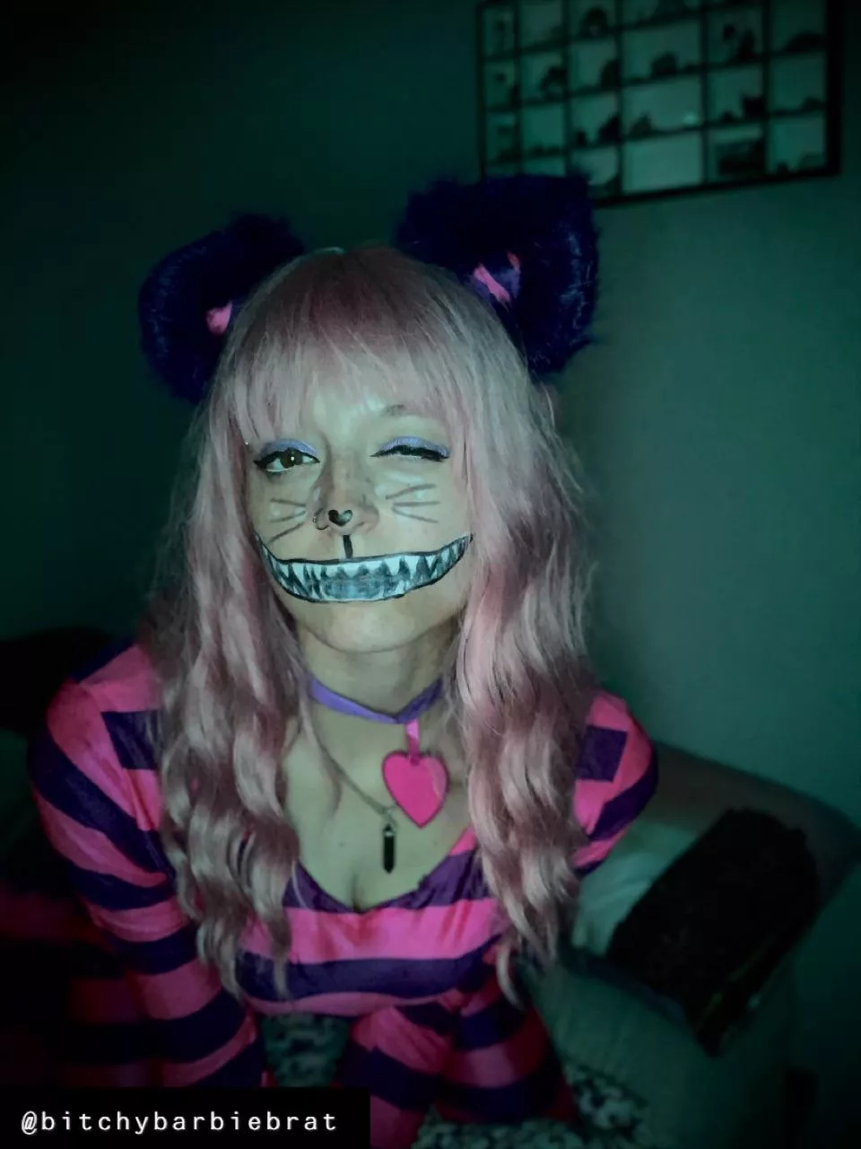 “He went that way” Cheshire cat cosplay from Alice in Wonderland by Mercedes Rey 🐱💋💖