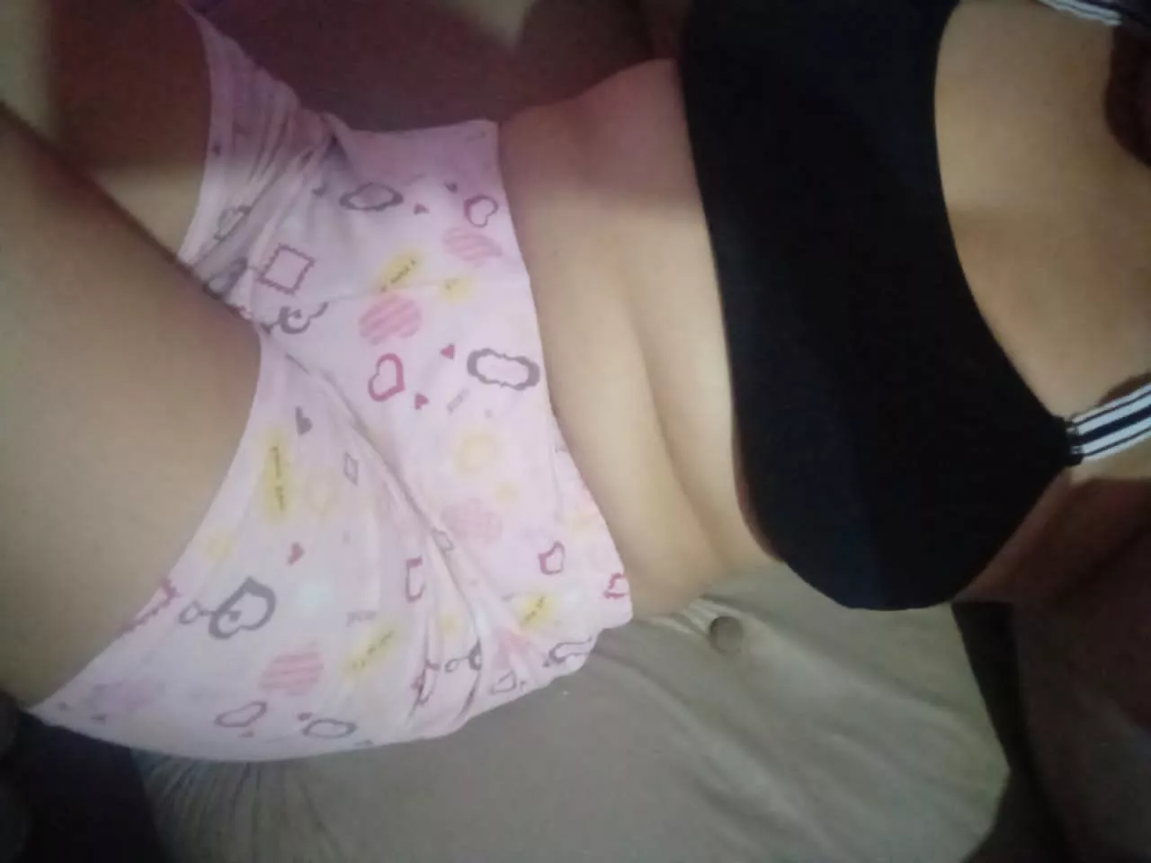 Hello friends, good night, so I am going in my process of getting fat, I am looking for a feeder that wants to get much bigger I have no limits to eat if you want to accompany me in this process write me ah my kik: alejandra2857