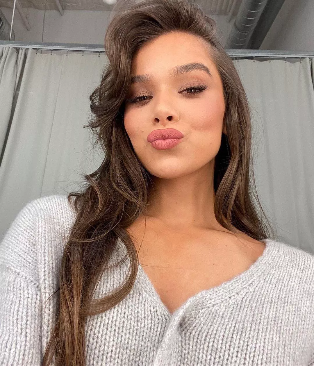 Help me cum for Hailee Steinfeld?