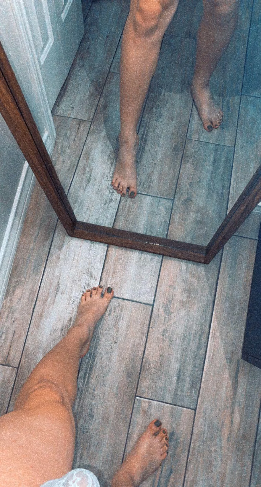 heres another pic of my toes, hope yall like em 😌💓