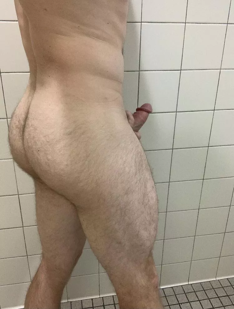 Hereâ€™s my hairy bubble butt