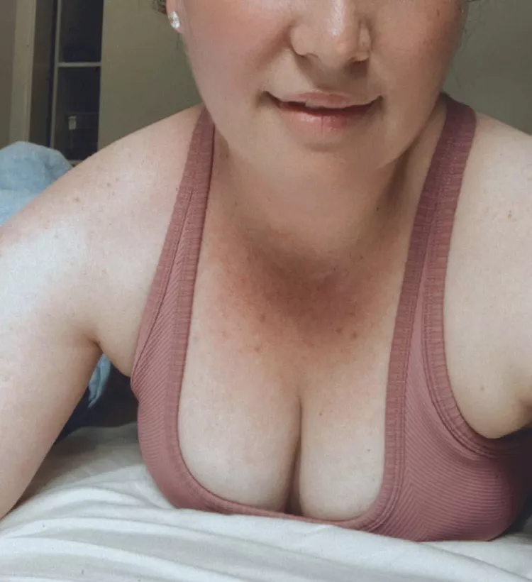 Here's some mum of three cleavage for your Titty Tuesday 🙊 They aren't as perky as they used to be but hubby still enjoys fucking them 😈