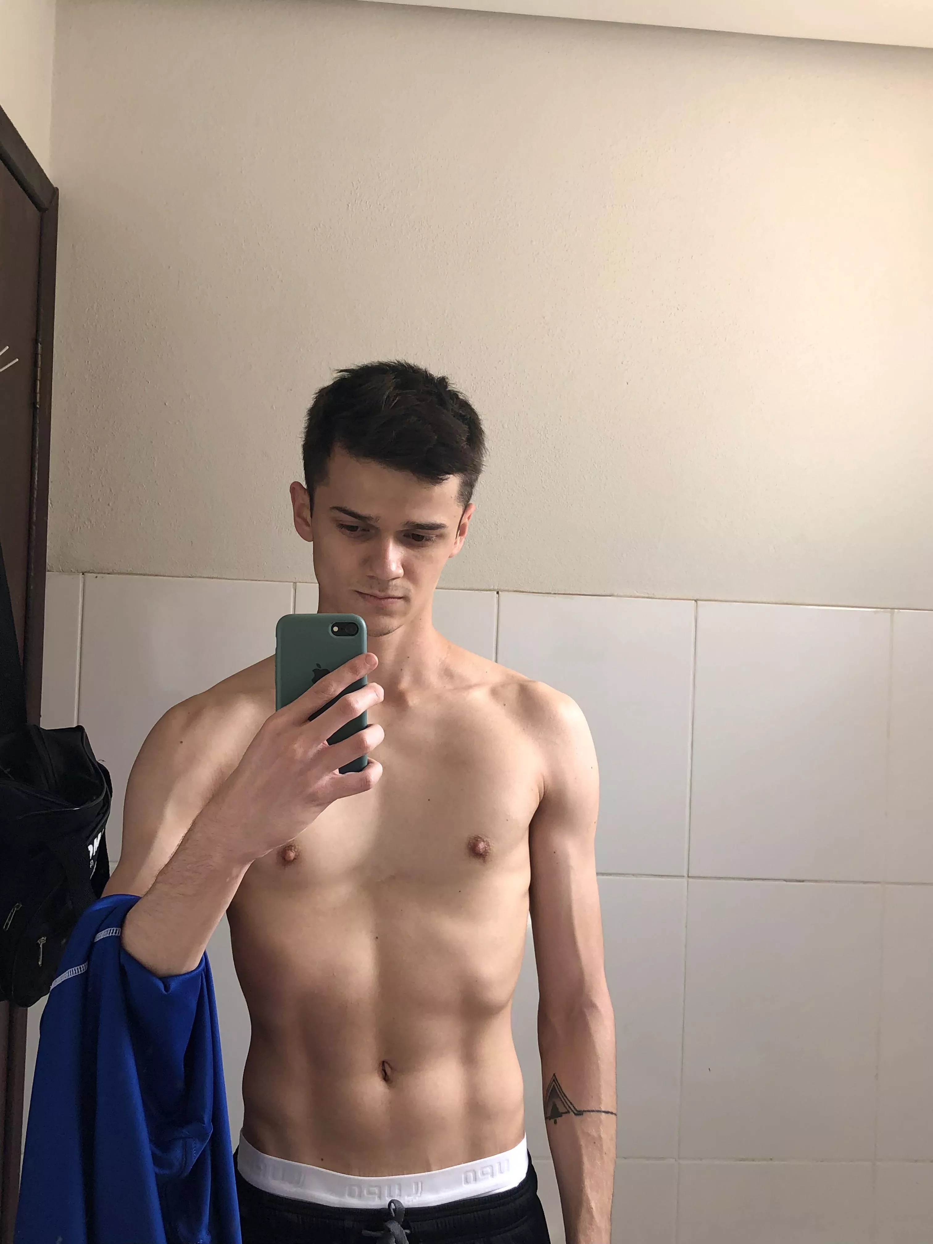 Hey boys ðŸ˜Œ whatâ€™s up? Picture from gym this week