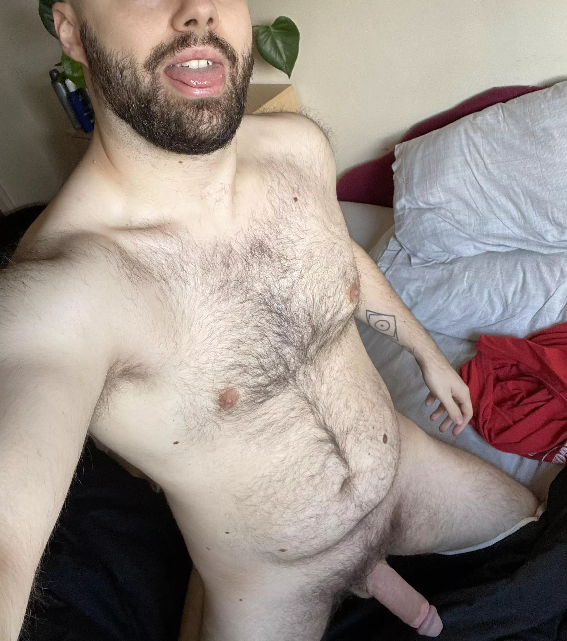 Hey buddies - who wants to have a chat with a horny nasty bro?