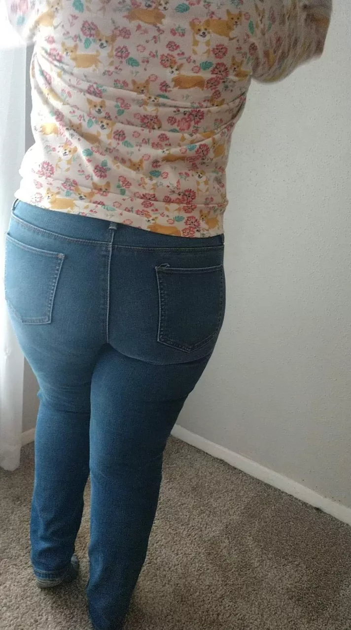 Hey hey first post 🤗 I love me some jeans