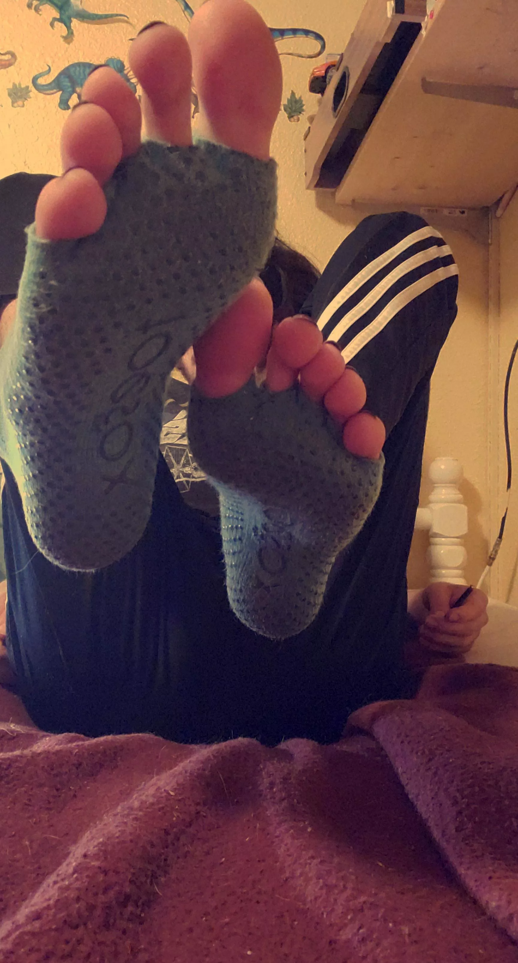 hey... it's not my fault if i have cuter feet than your girl... take it out on your dick not me 😈😈😈. what would u do if i held them in your face? socks on or socks off 🥵