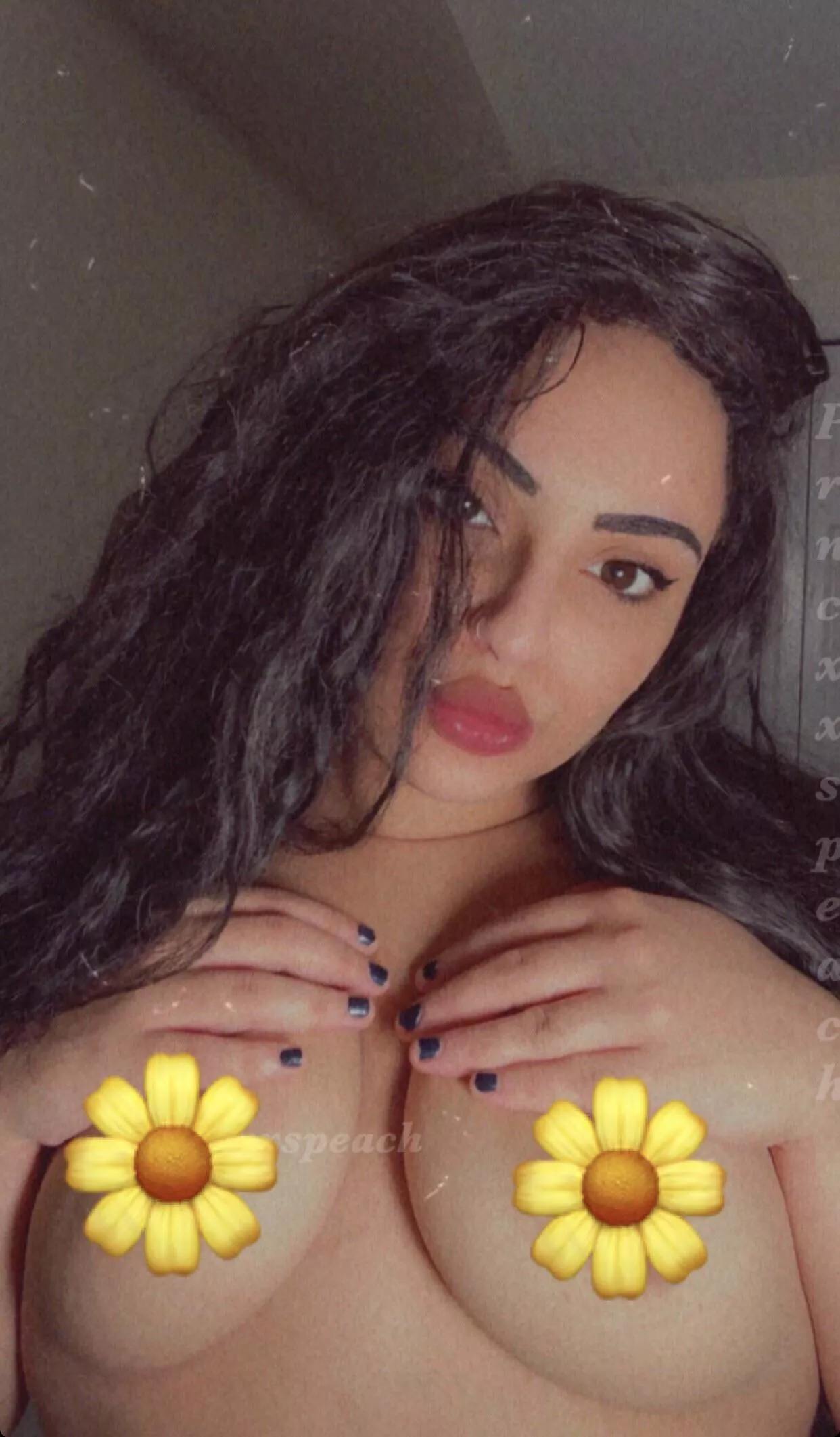 Hey loves 😈 Subscribe and access, 24/7 Chatting✨Custom content ✨over 100 uncensored Posts✨JOIS✨Dick rates✨ kink and fetish friendly ☺️ link below👇🏽