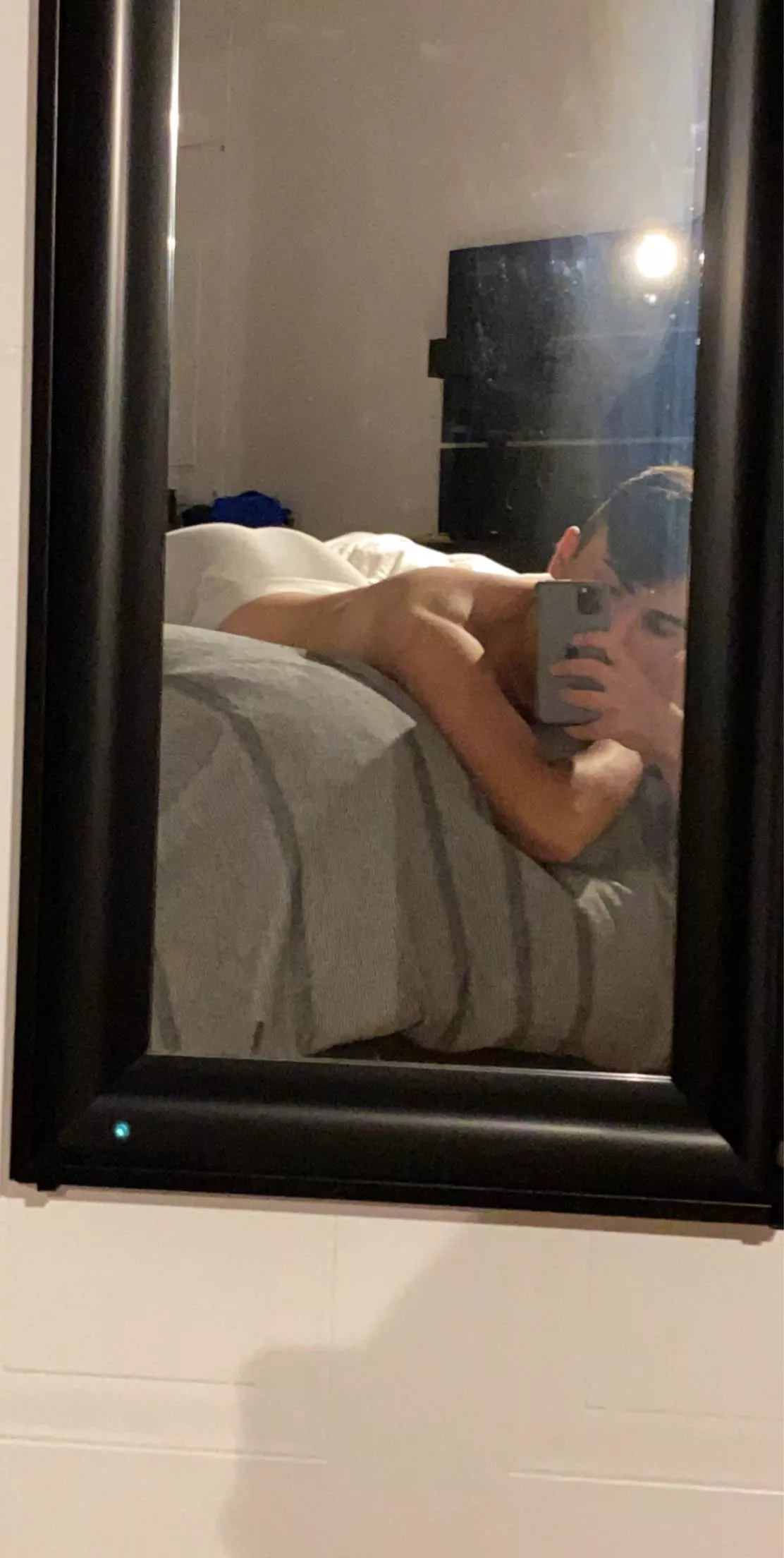 Heyy ! 18m canada ! Sc : tggt82 â€¦ im hairy & average body