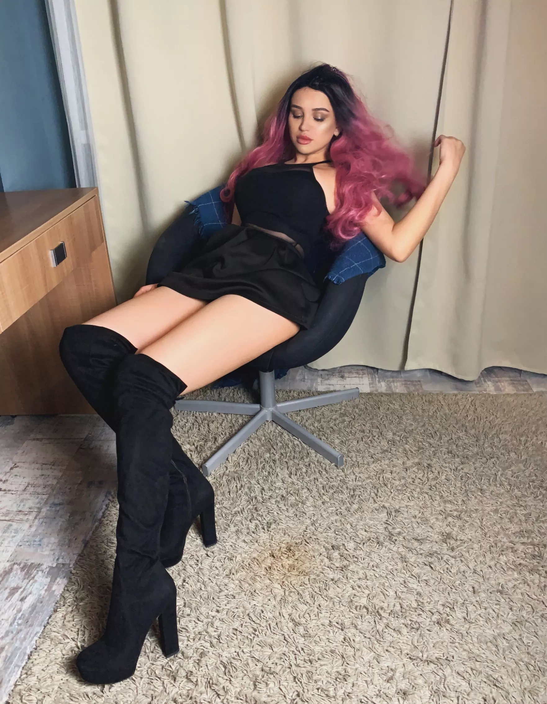 Hi I'm your new fuckdoll, what will you do with me?