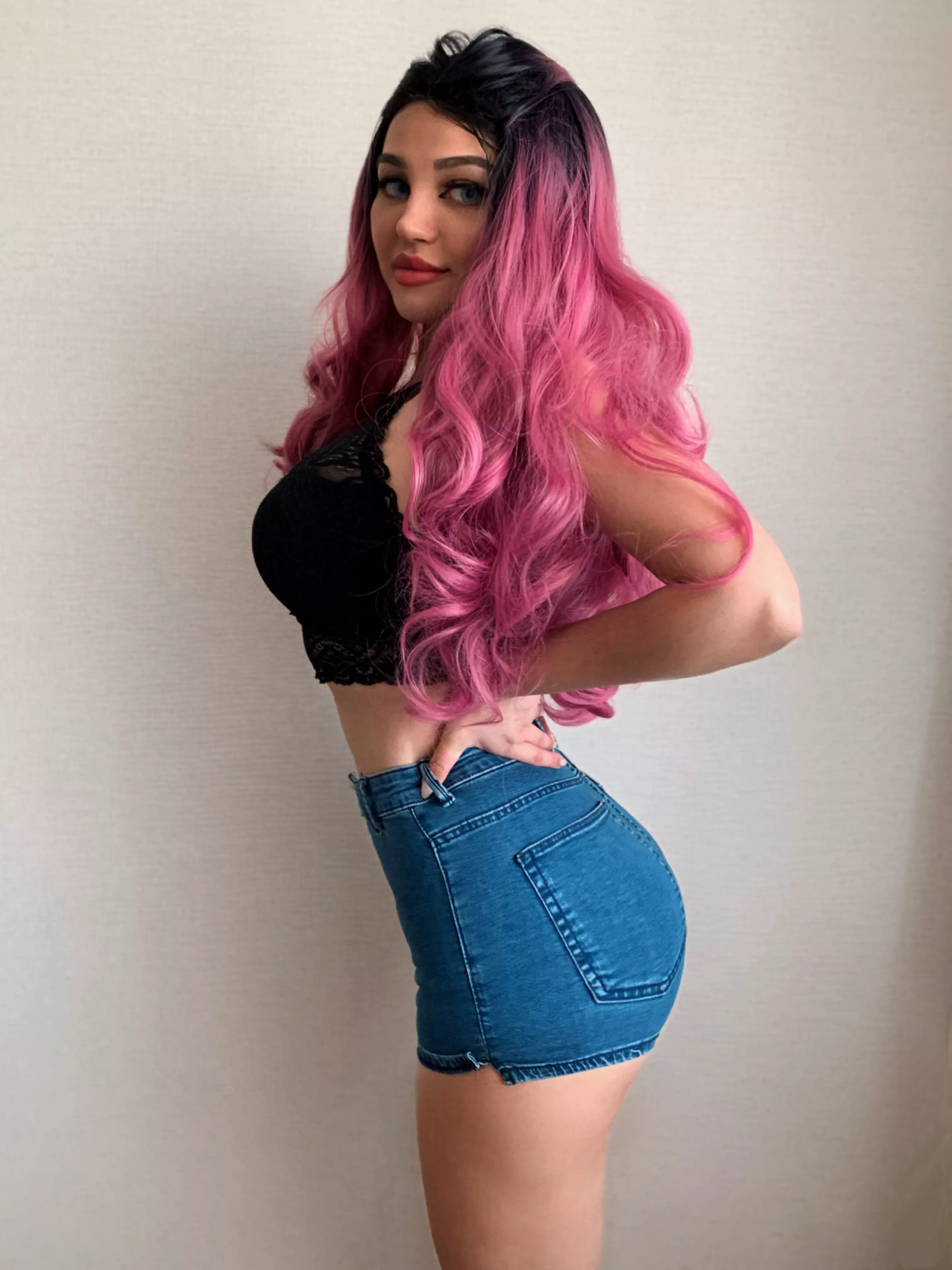 Hi I'm your new fuckdoll, what will you do with me?