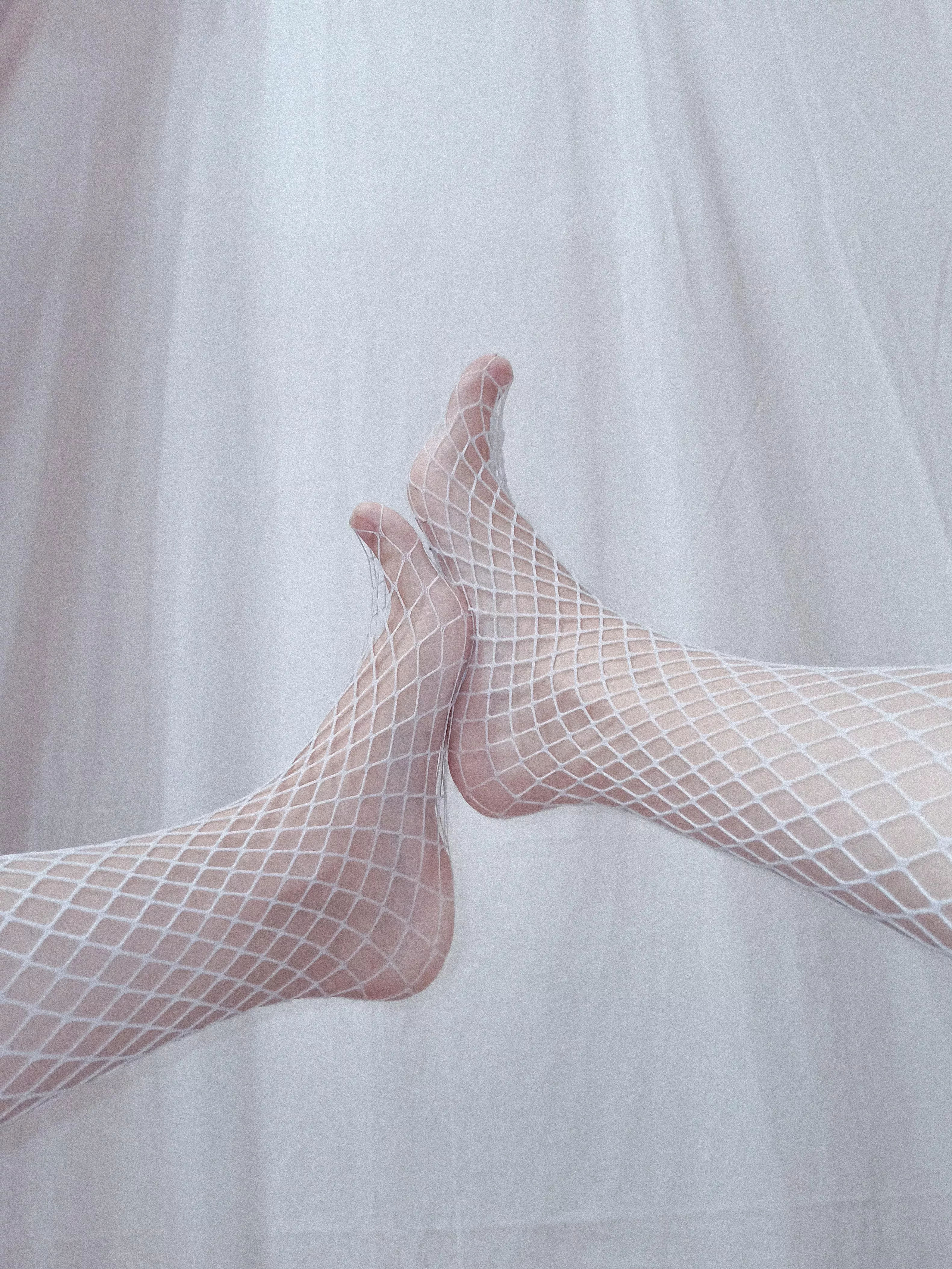 Hii, this my first post here, hope you like my white fishnet 🥺