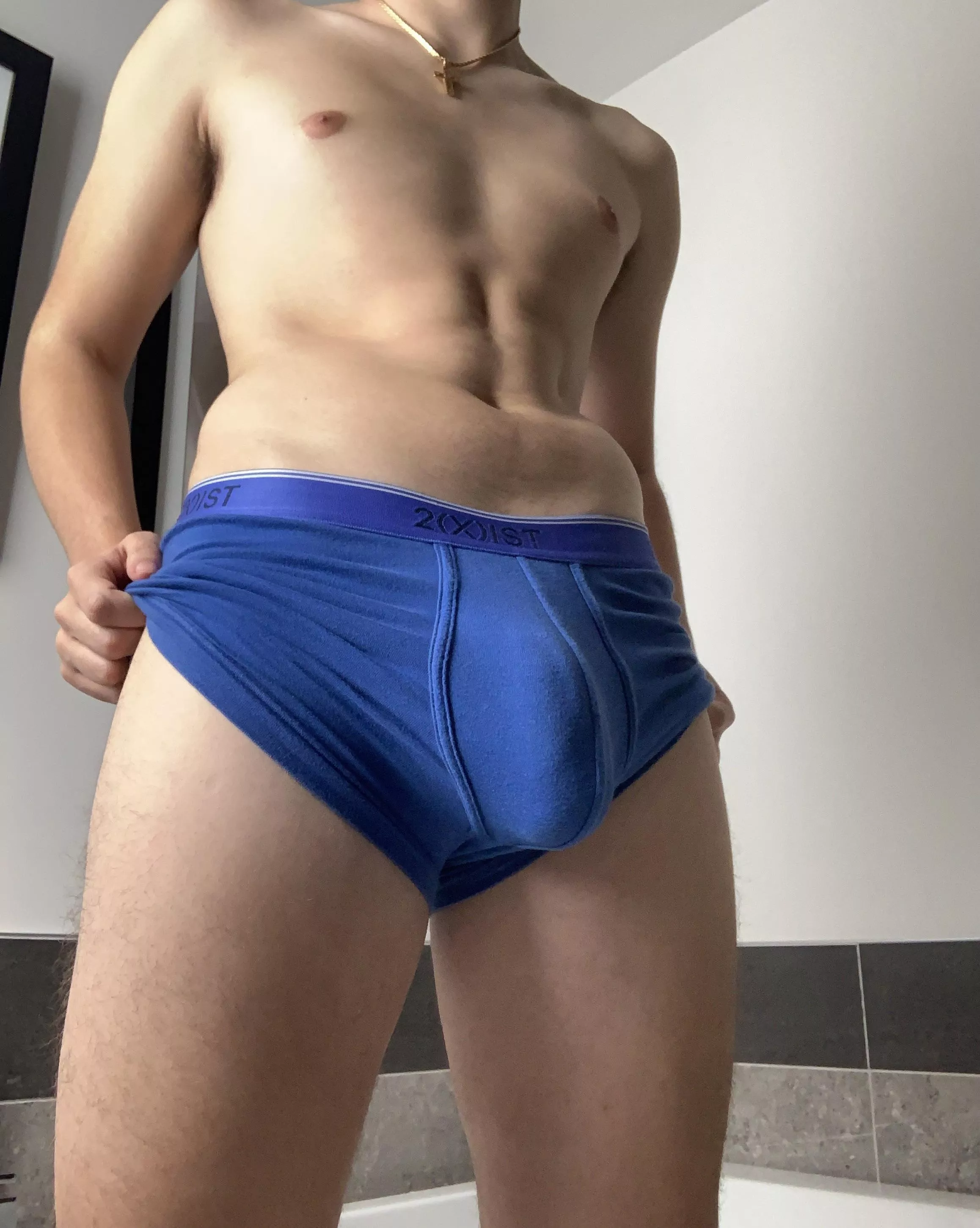 Hii who wants a college jock?