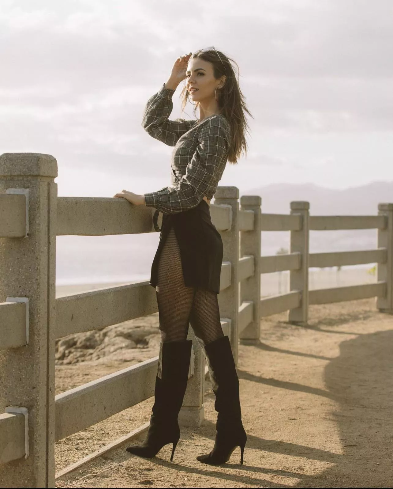 Holy fuck Victoria Justice is sexy