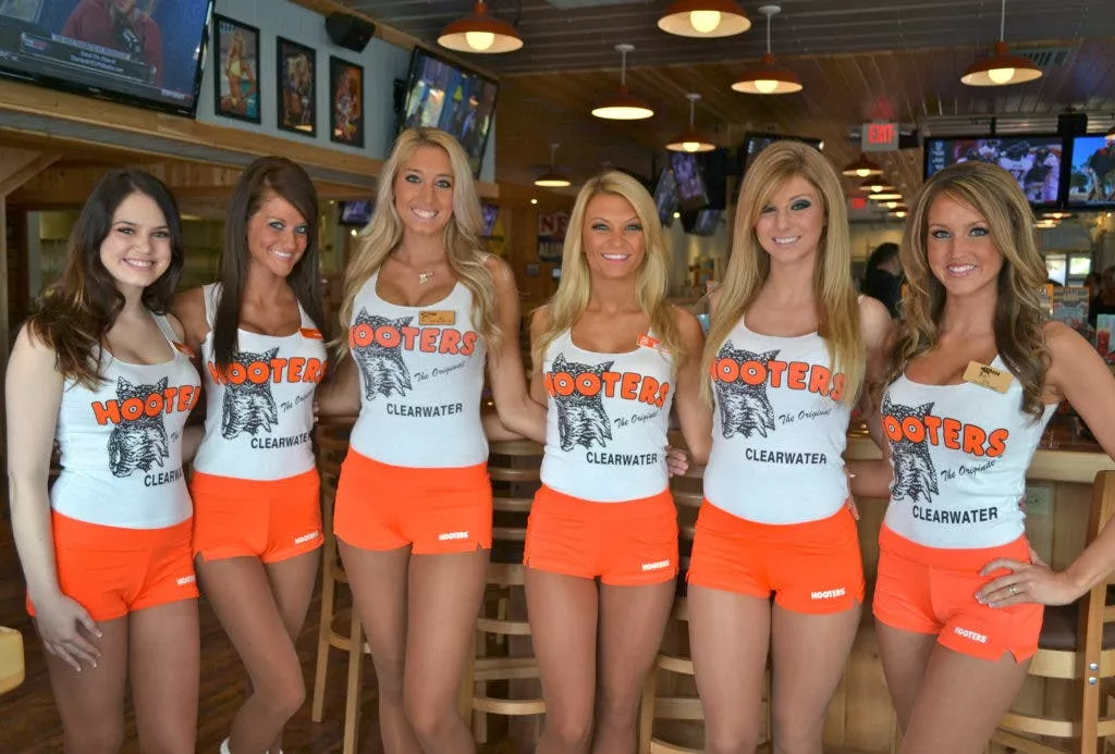 Hooters girls