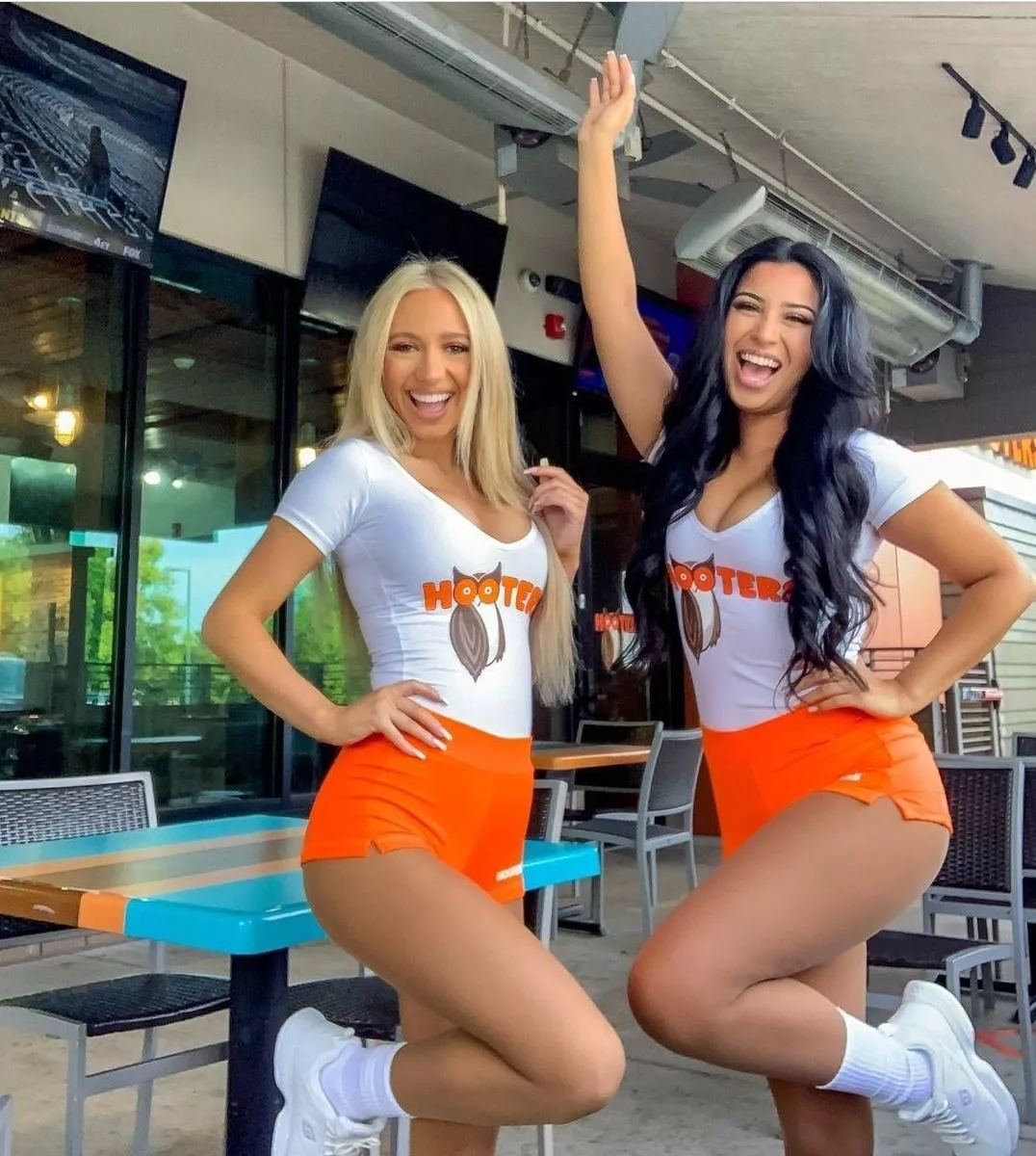 Hooters whores showing off which do you teach a lesson?