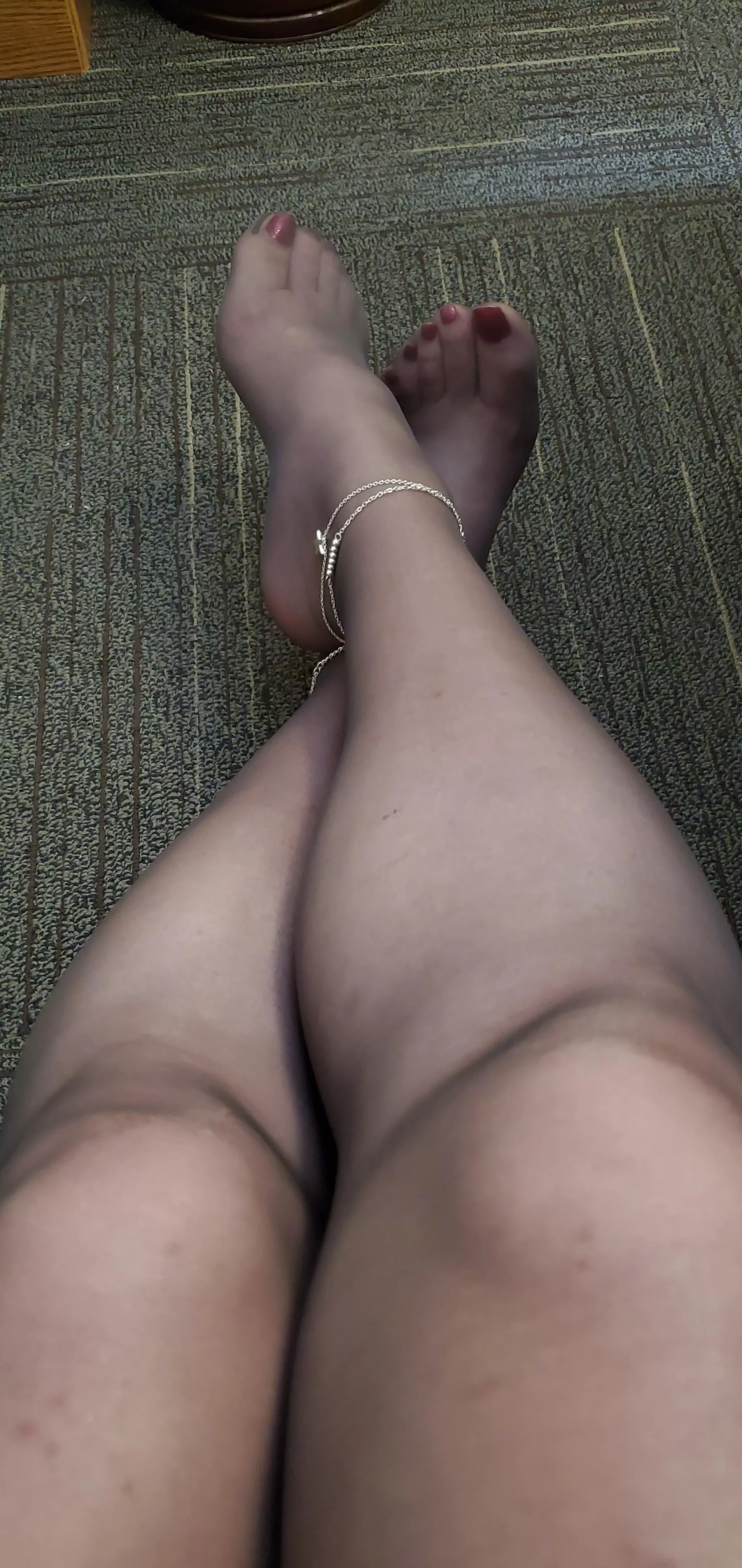 Hope you guys like my nylon clad feet 😊💕