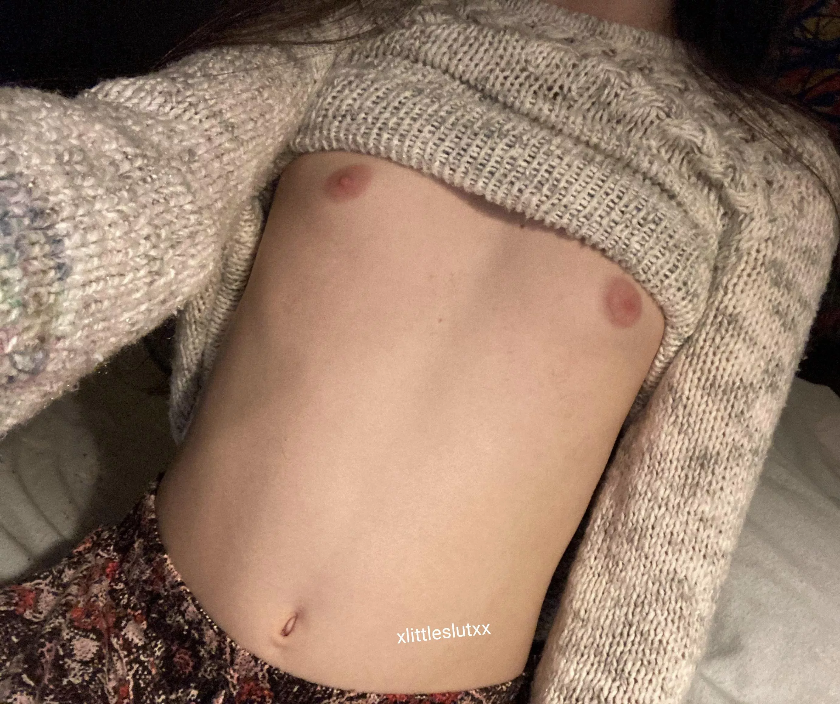 hoping that anyone here love my small tits❣️