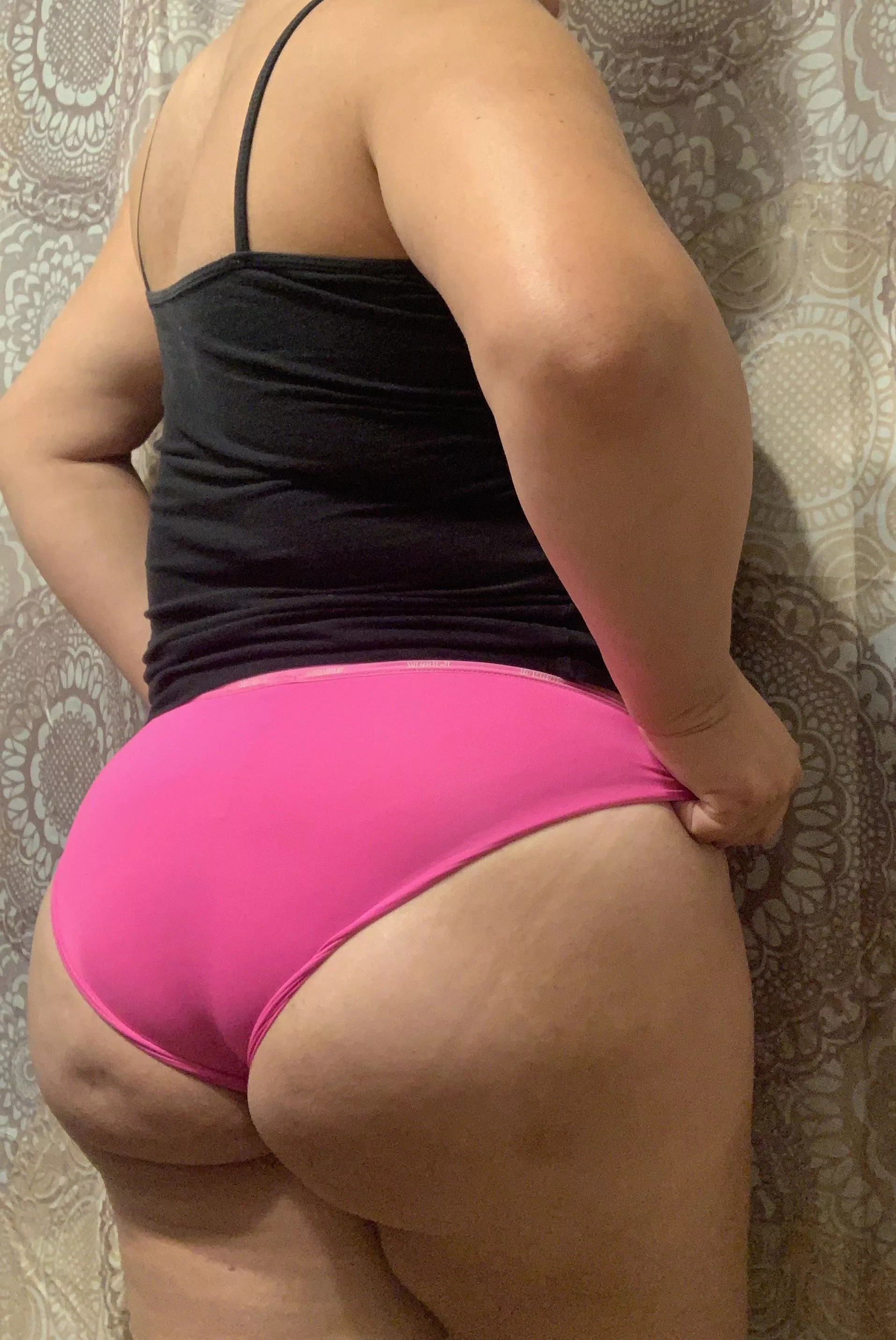 Hotwife 45 in the Modesto Ca area looking for a playmate. Details in the comments.