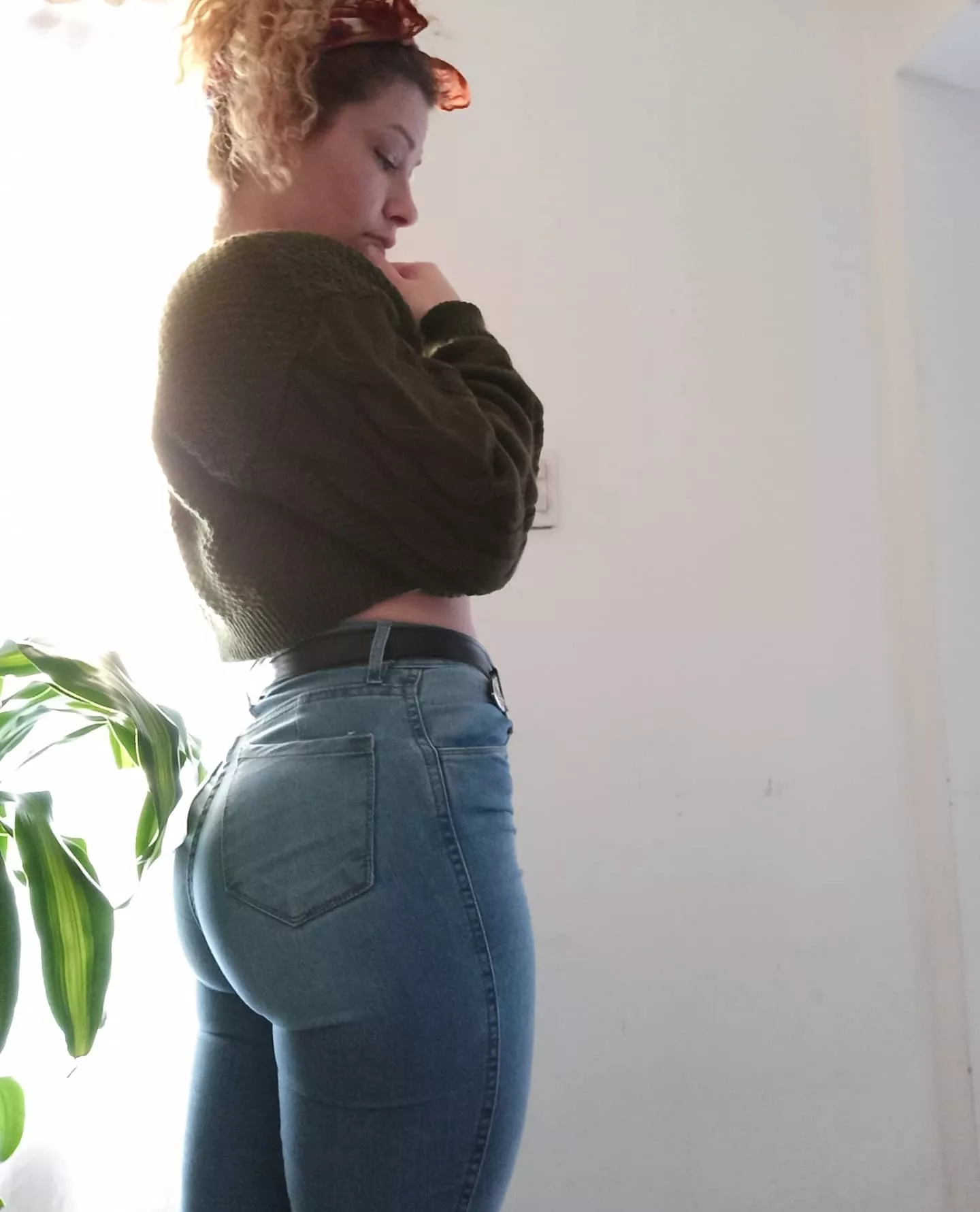 How do I look? I love the fit of those jeans ðŸ’•