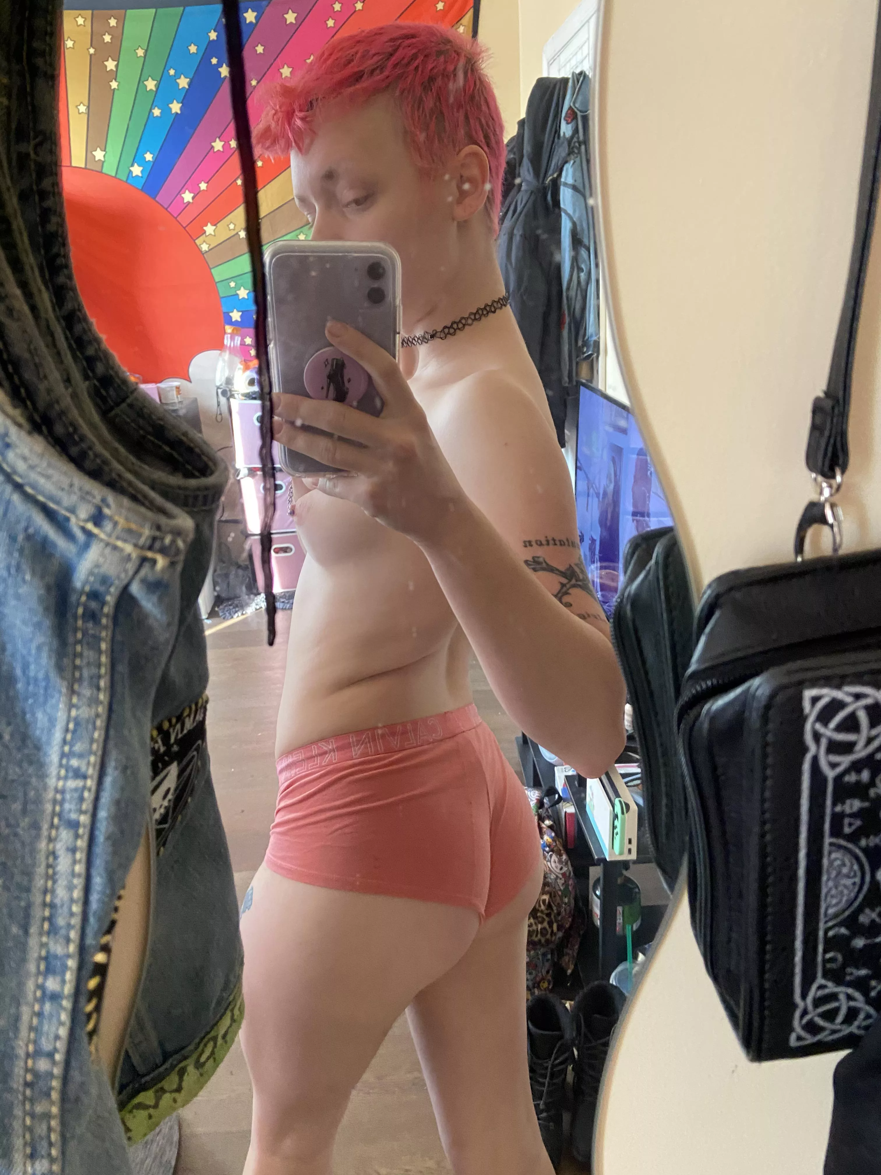 how do we feel about matching my calvinâ€™s to my hair? ðŸ˜»ðŸ’–ðŸ™ŒðŸ‘âœ¨