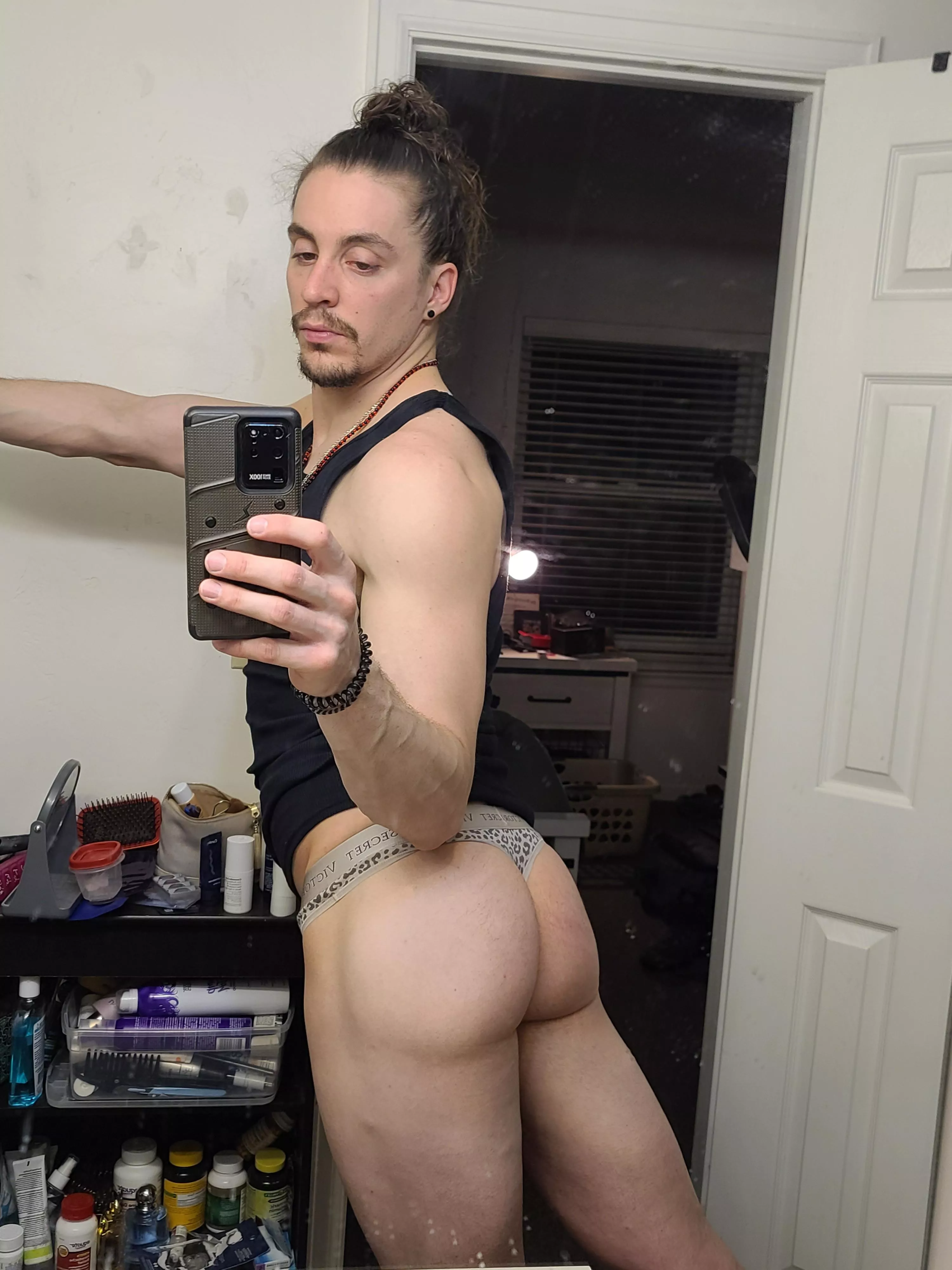 How do you like my butt with this VS thong? 🍑