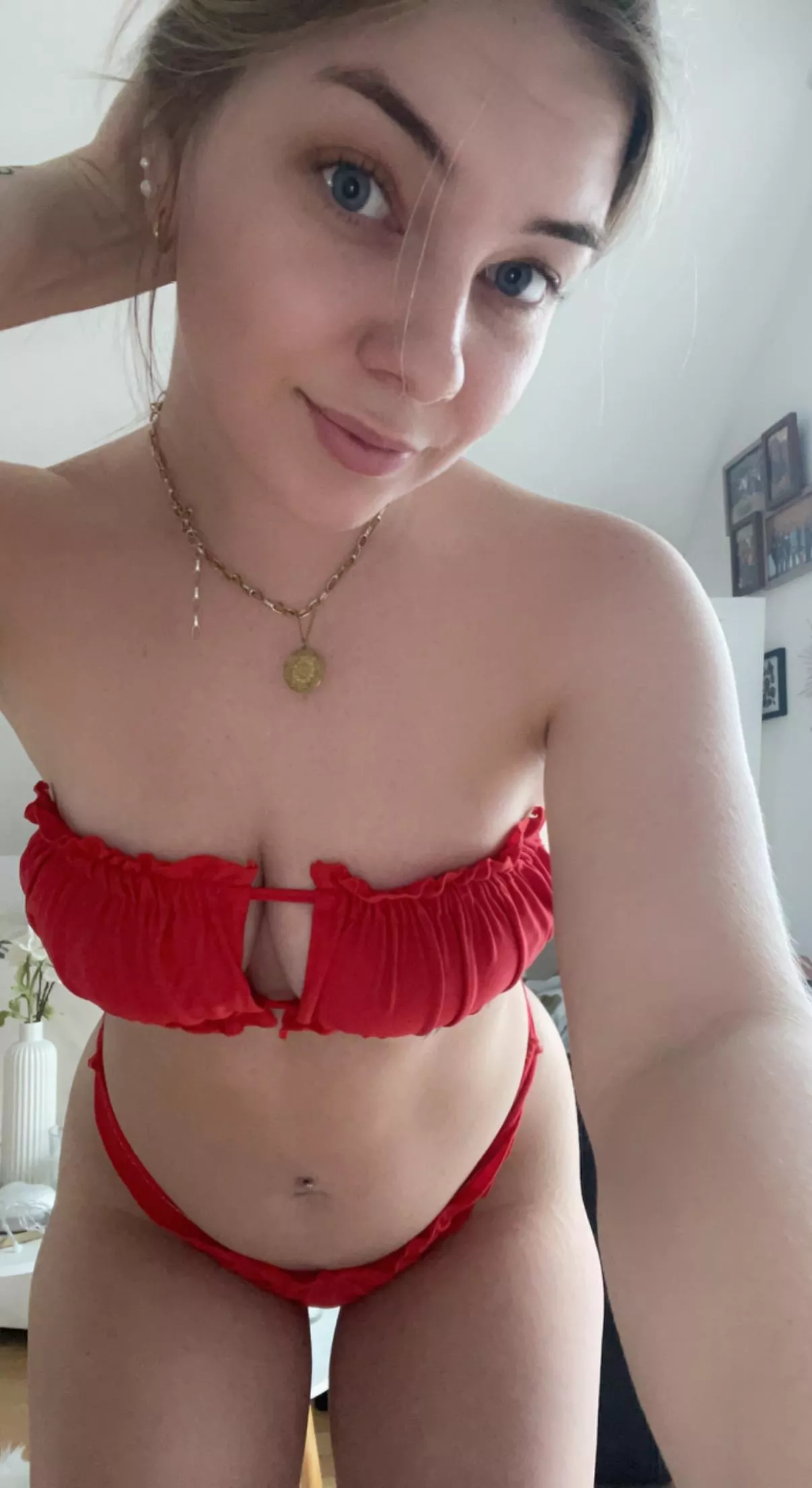 How do you like my red bikini? 💕