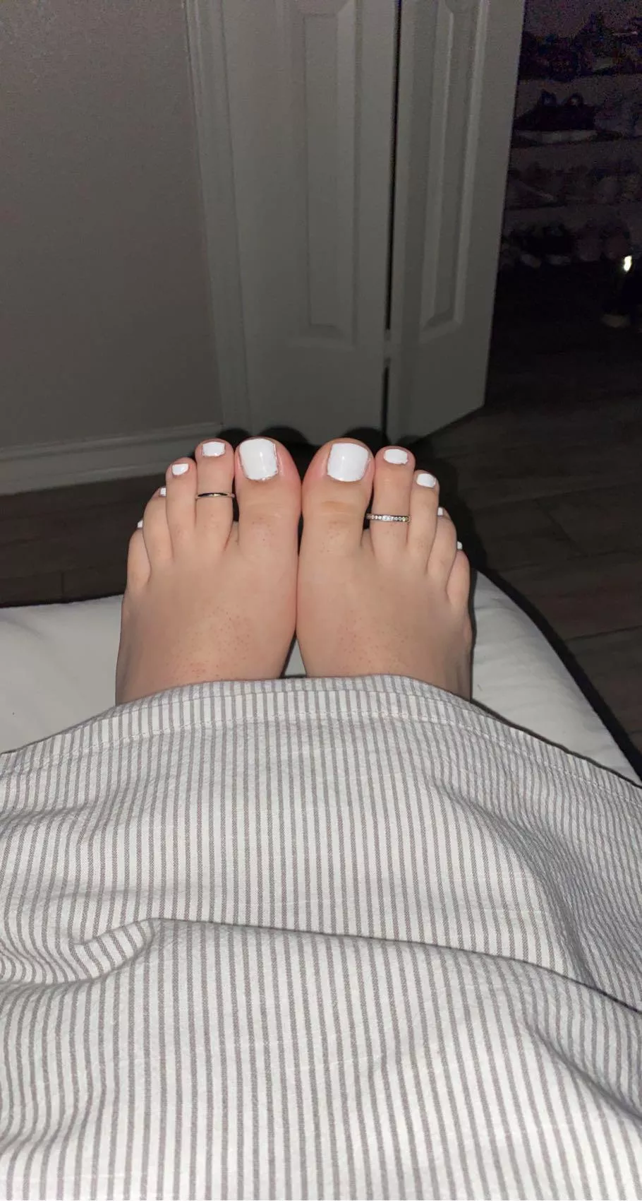 how does white look on me? 😌💅🏻