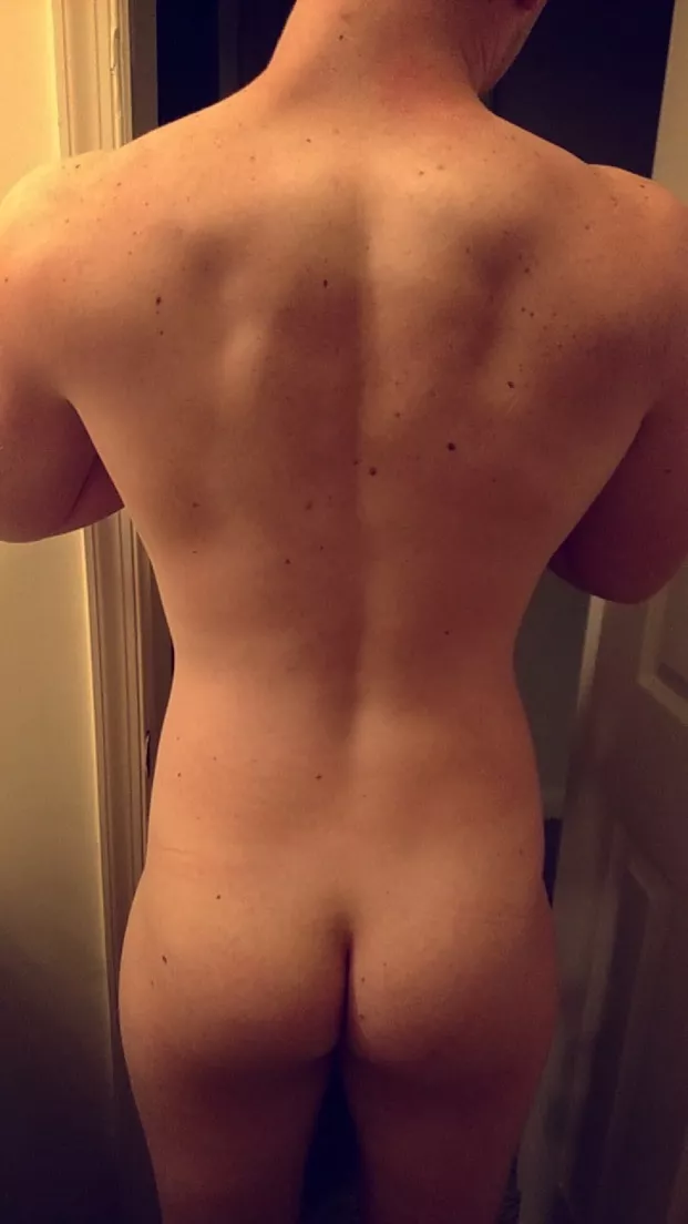 How’s my back coming along? 🏋️