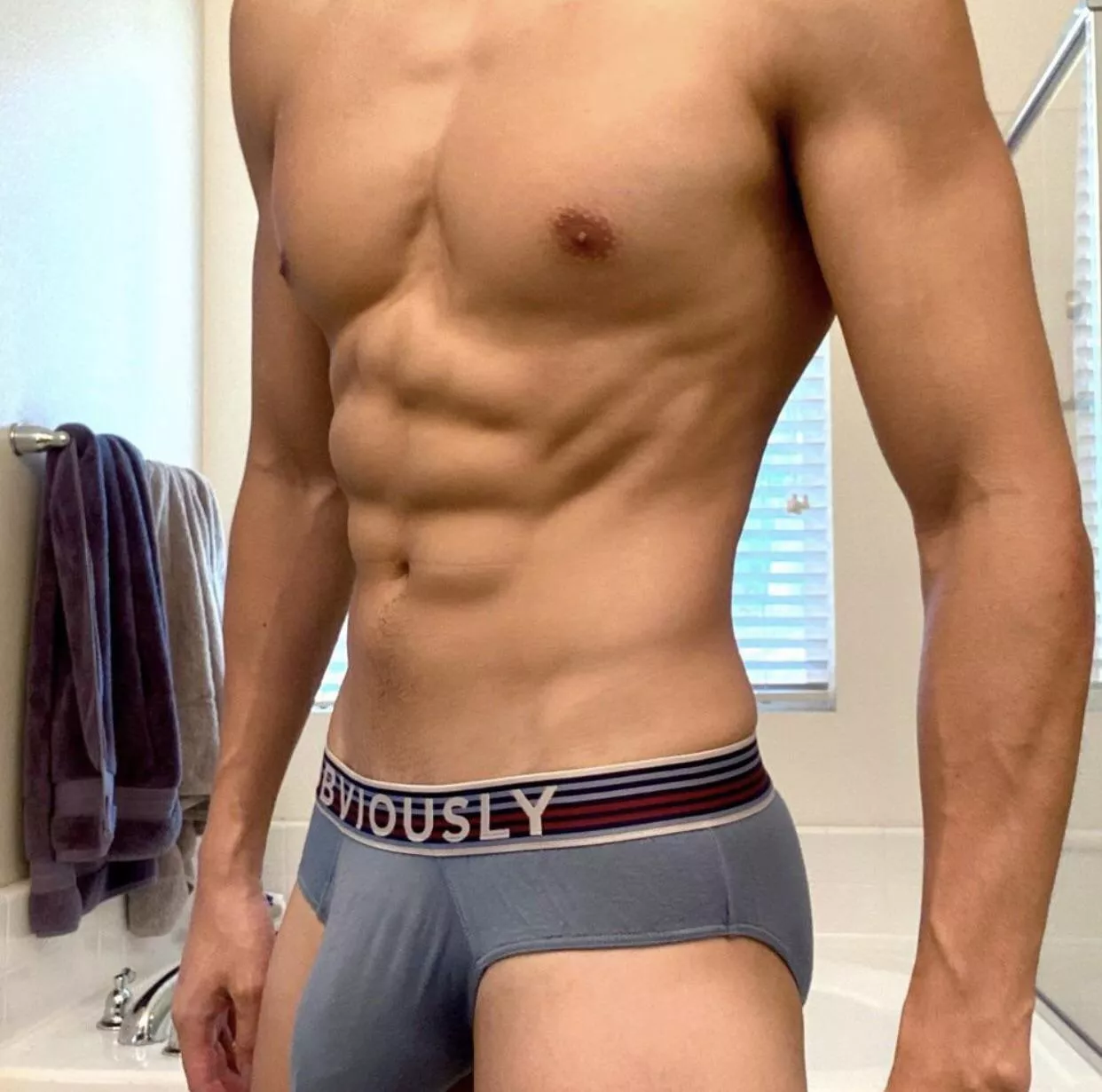 Hung alpha looking for fit & smooth twinks to use or other hung jocks. Username in profile.