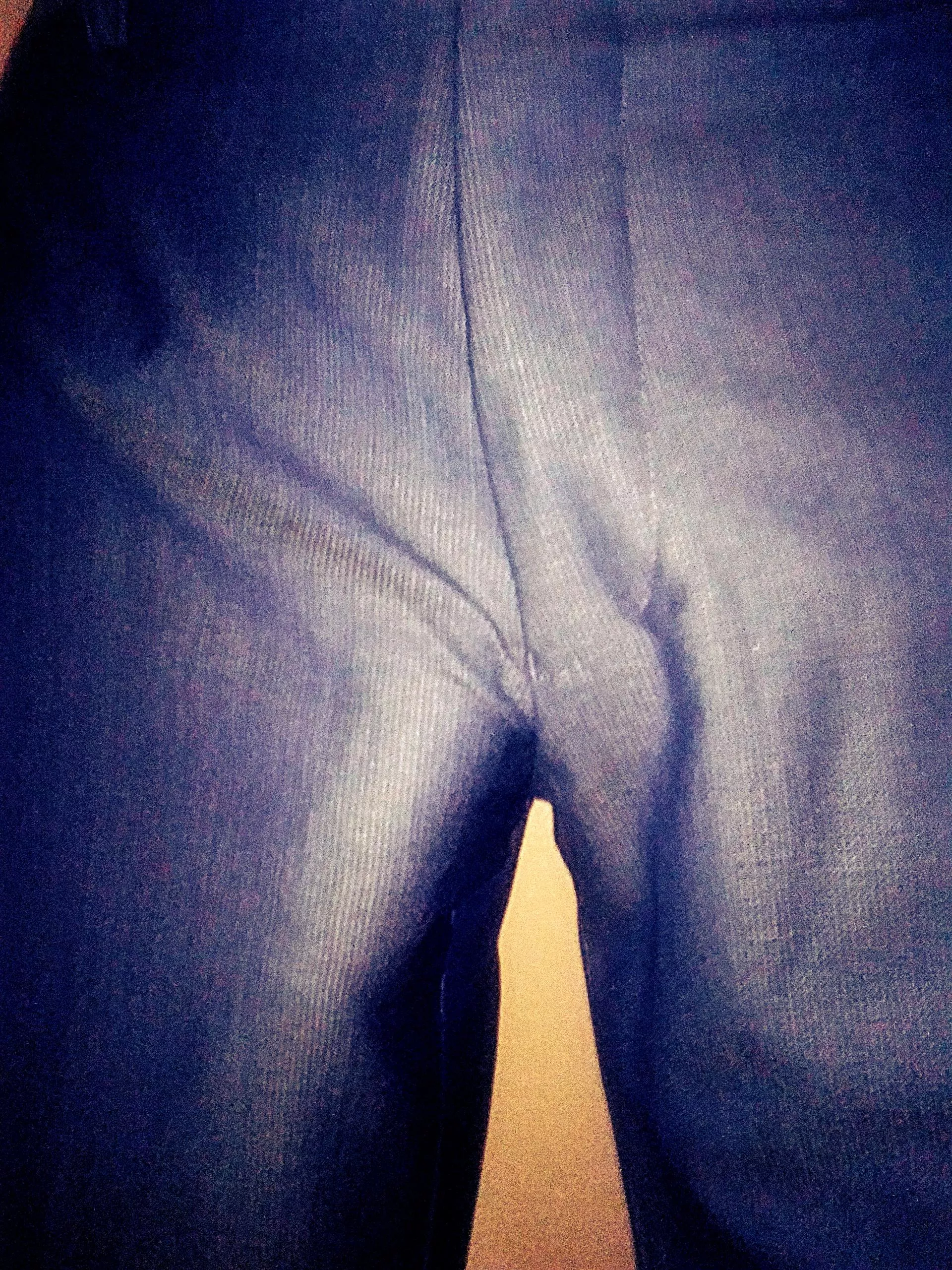 I bought some modern, high fashion trousers. This is what you can see. I'm afraid to wear them out.