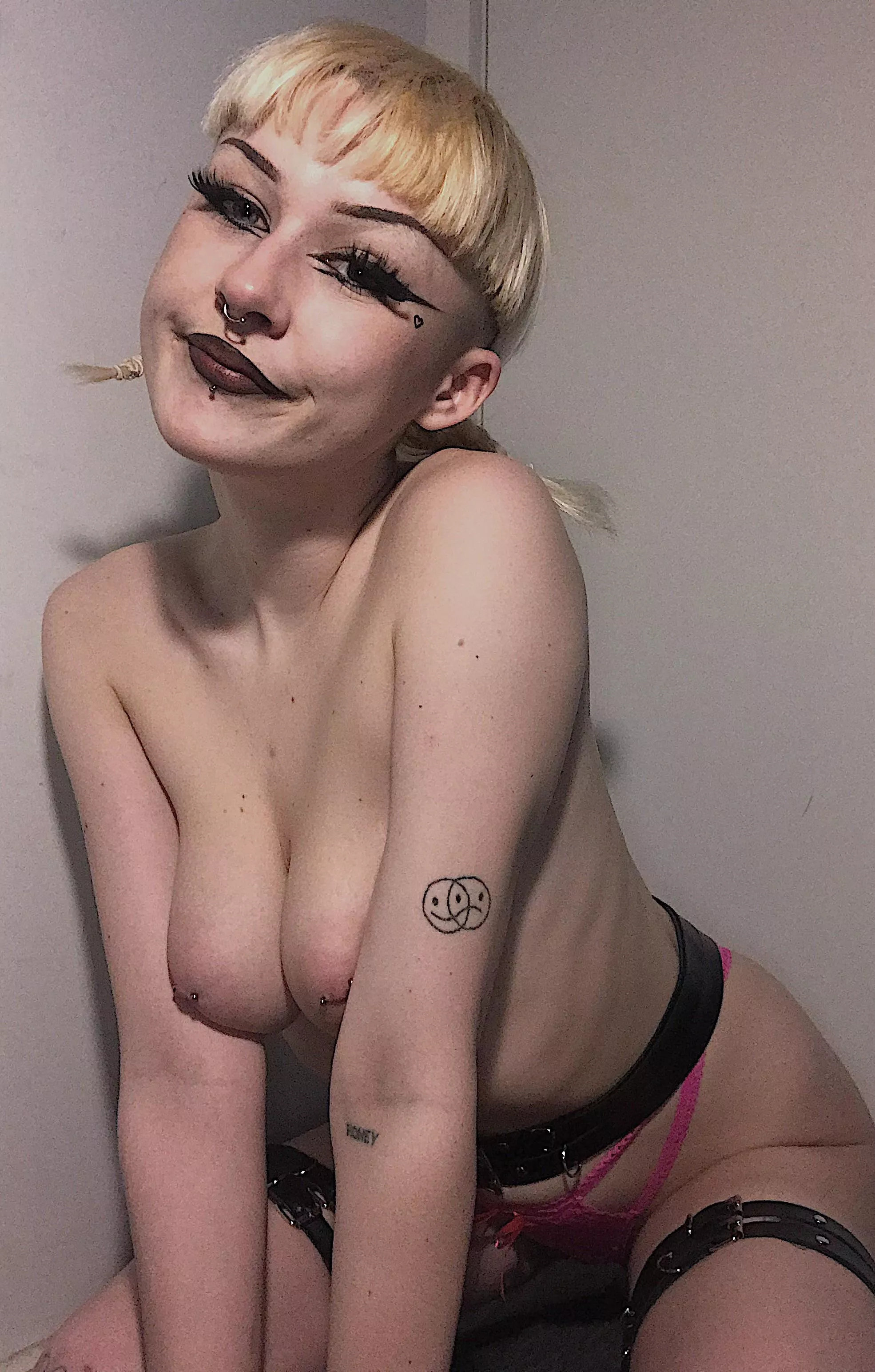 i can’t say to get filler but would you fuck my cute lil mouth now? 🖤