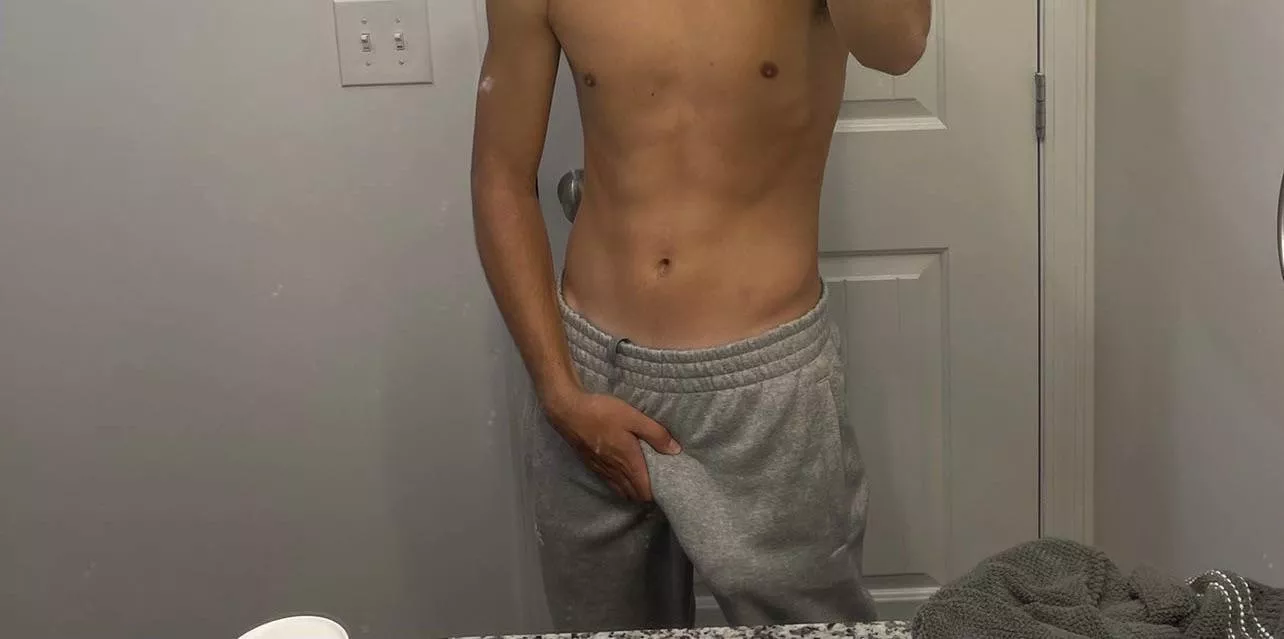 I can’t wear grey sweats :/ (19)